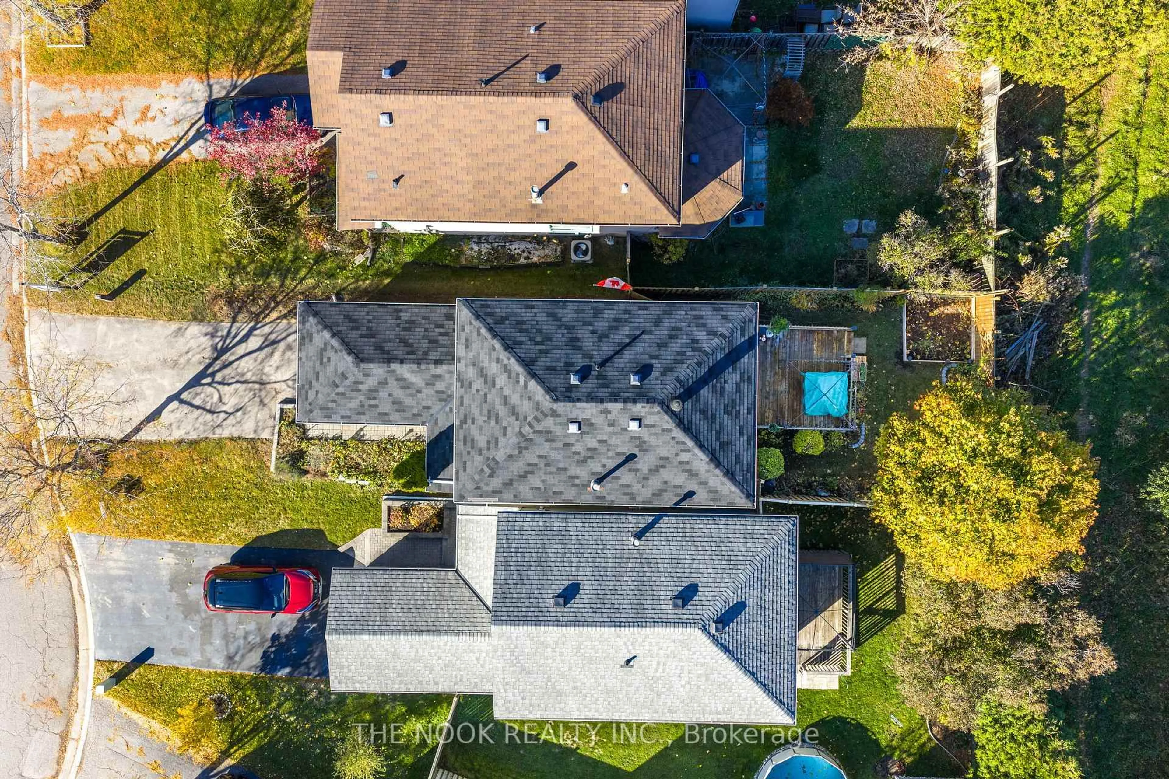 A pic from outside/outdoor area/front of a property/back of a property/a pic from drone, unknown for 761 Crowells Crt, Oshawa Ontario L1K 1X1