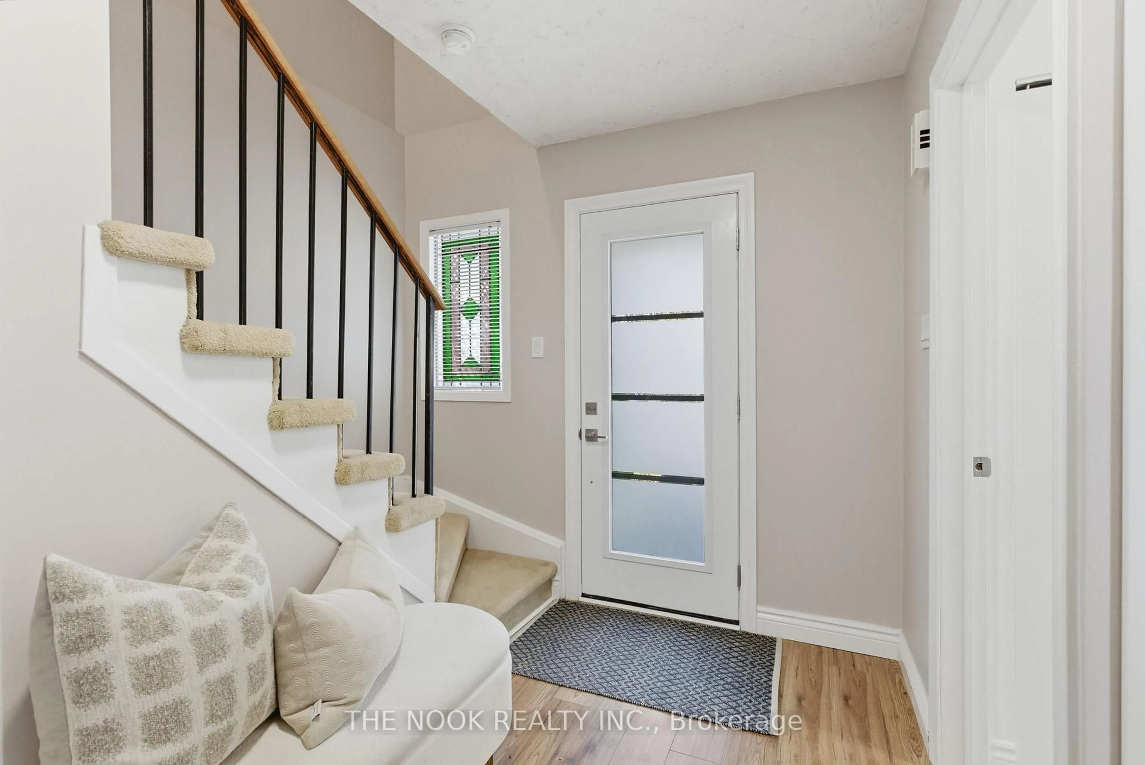 Indoor entryway for 761 Crowells Crt, Oshawa Ontario L1K 1X1