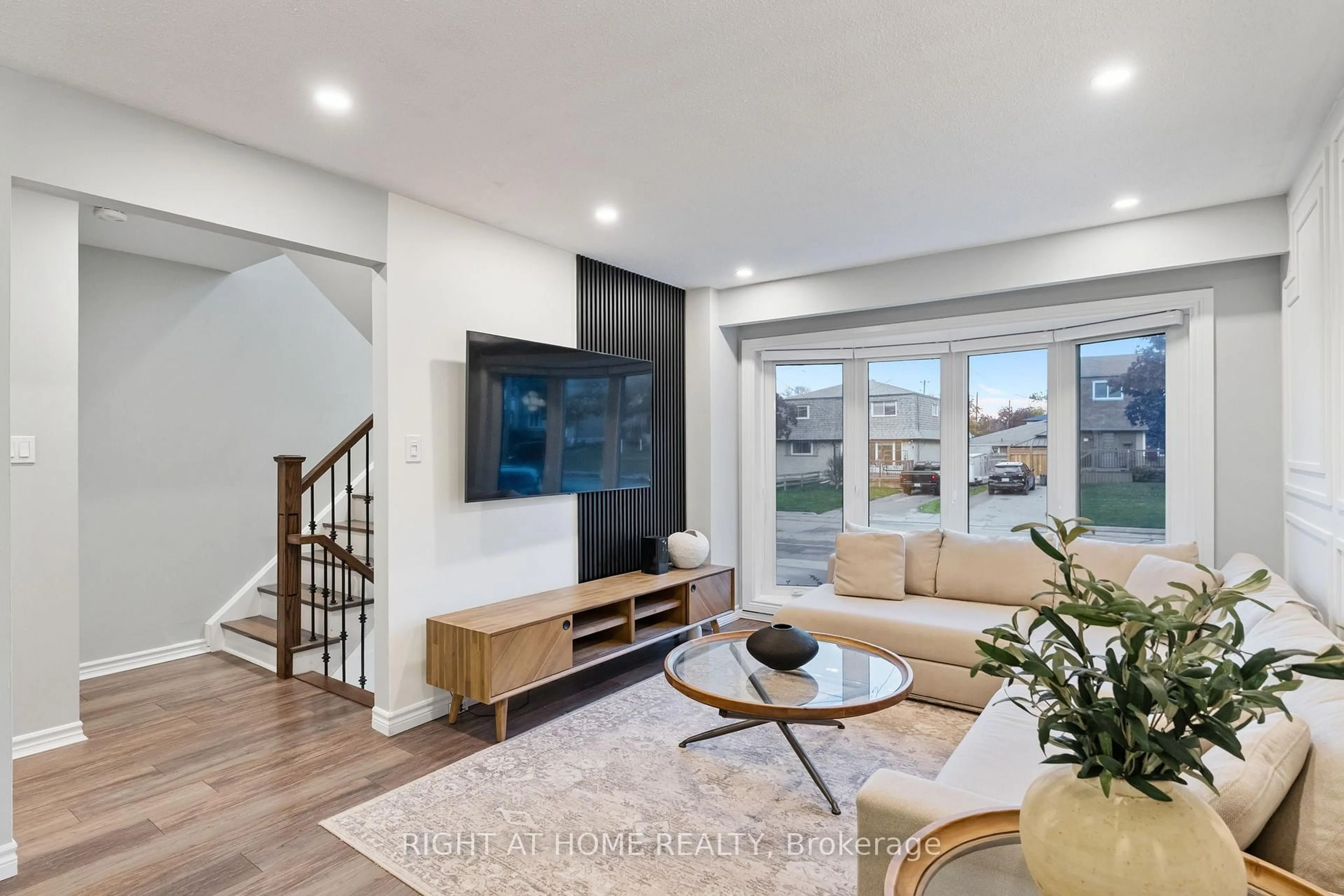 Living room with furniture, unknown for 278 Waverly St, Oshawa Ontario L1J 5V6