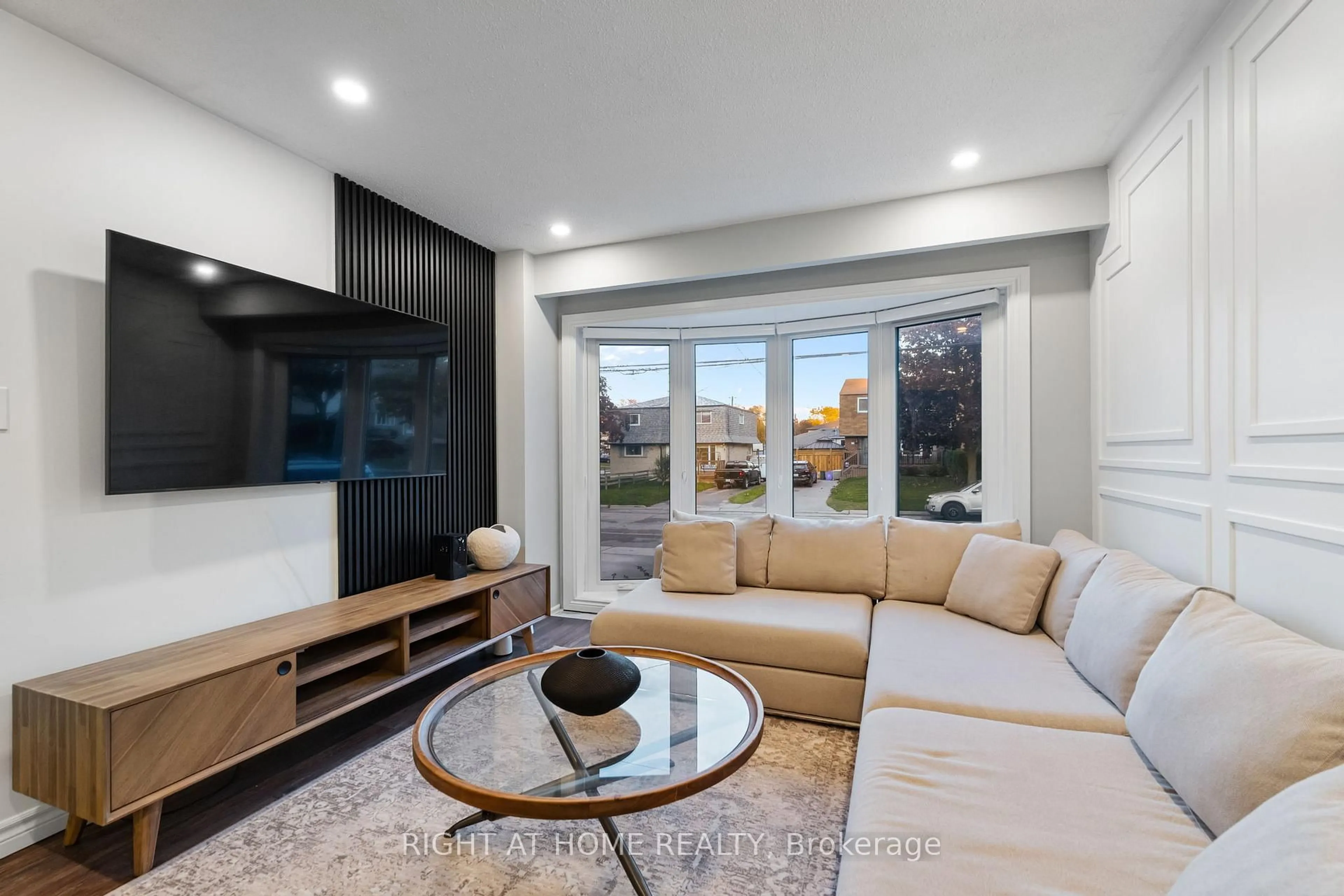 Living room with furniture, unknown for 278 Waverly St, Oshawa Ontario L1J 5V6