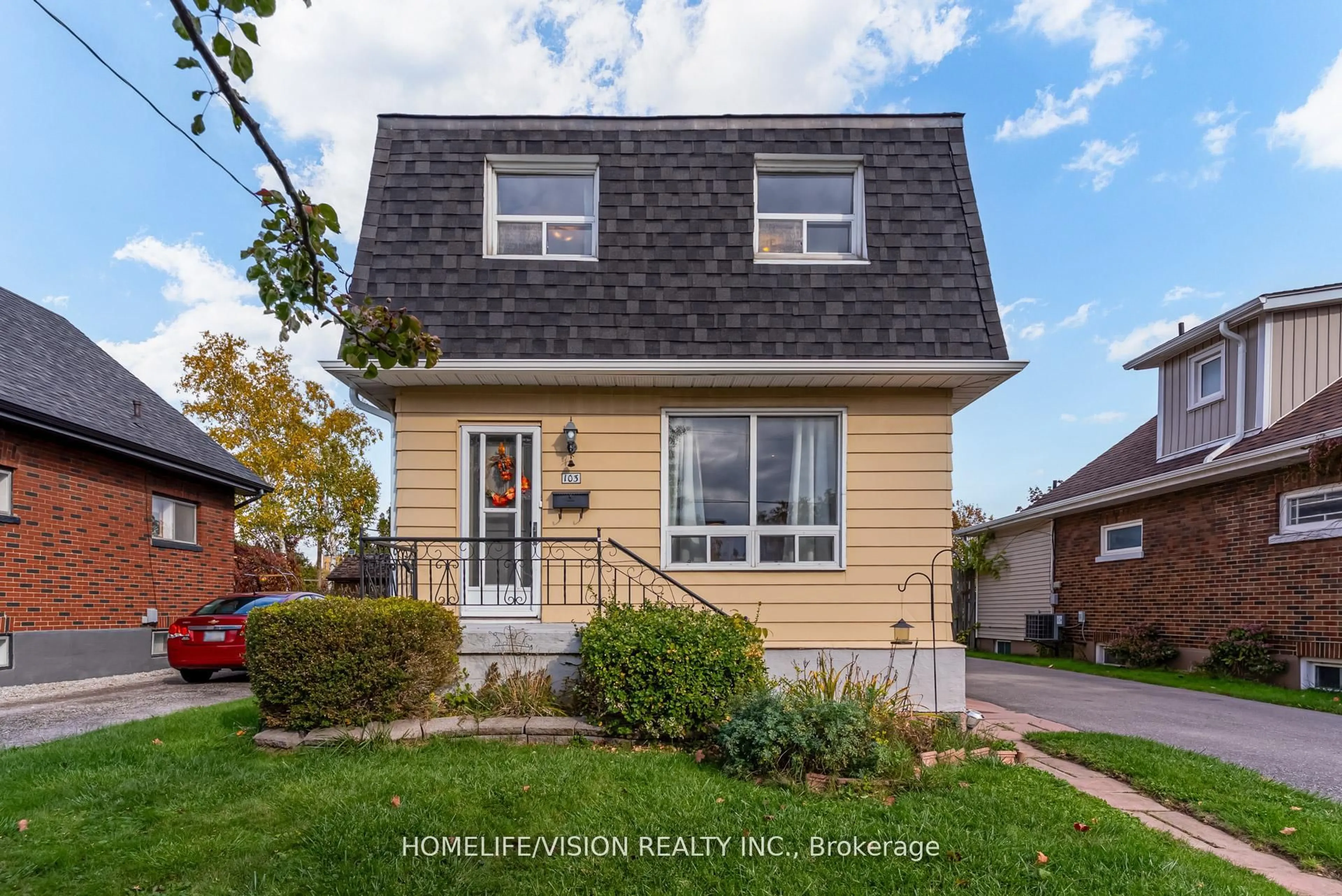 Home with vinyl exterior material, street for 103 Gladstone Ave, Oshawa Ontario L1J 4E4