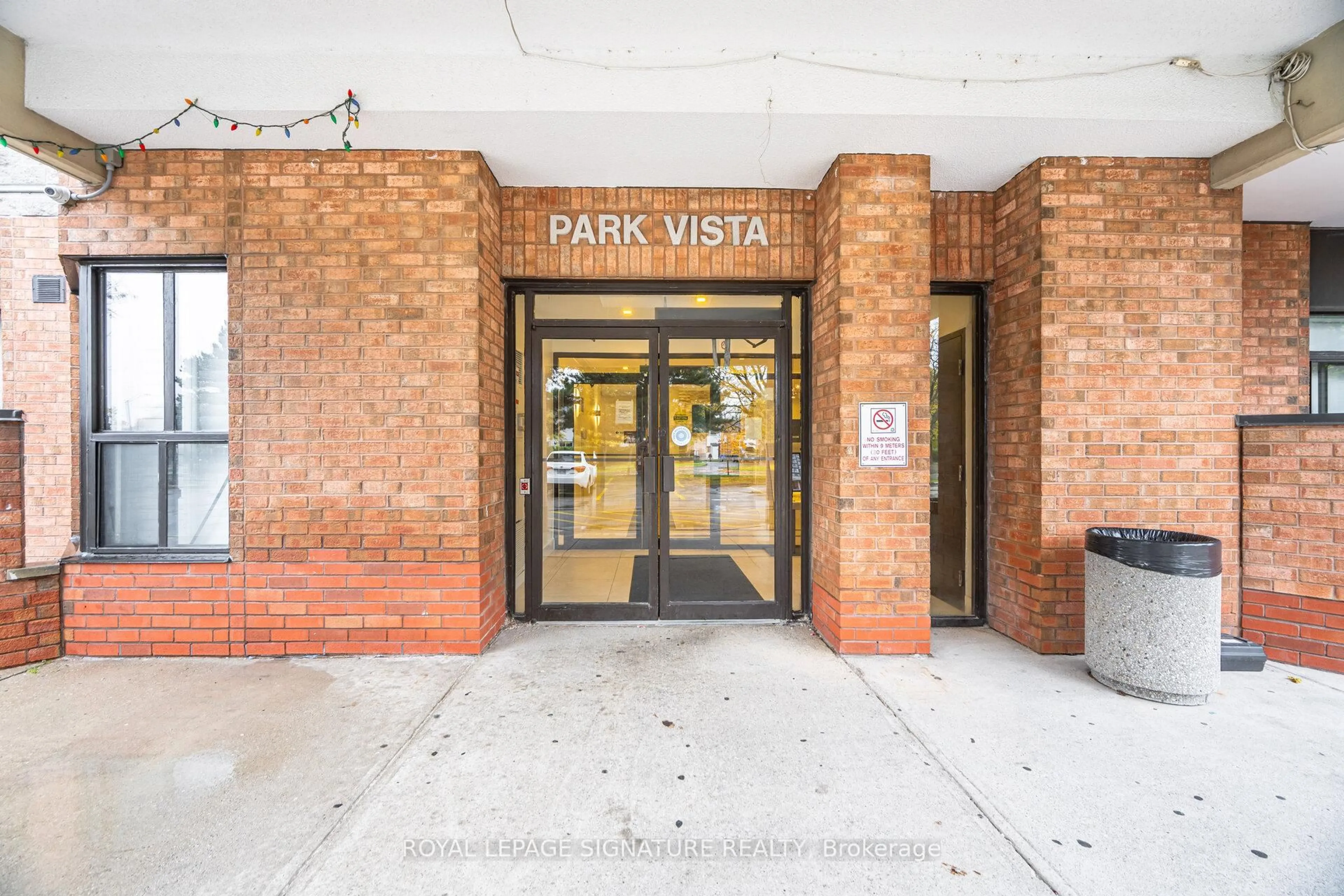 Indoor foyer for 8 Silverbell Grve #601, Toronto Ontario M1B 4Z3