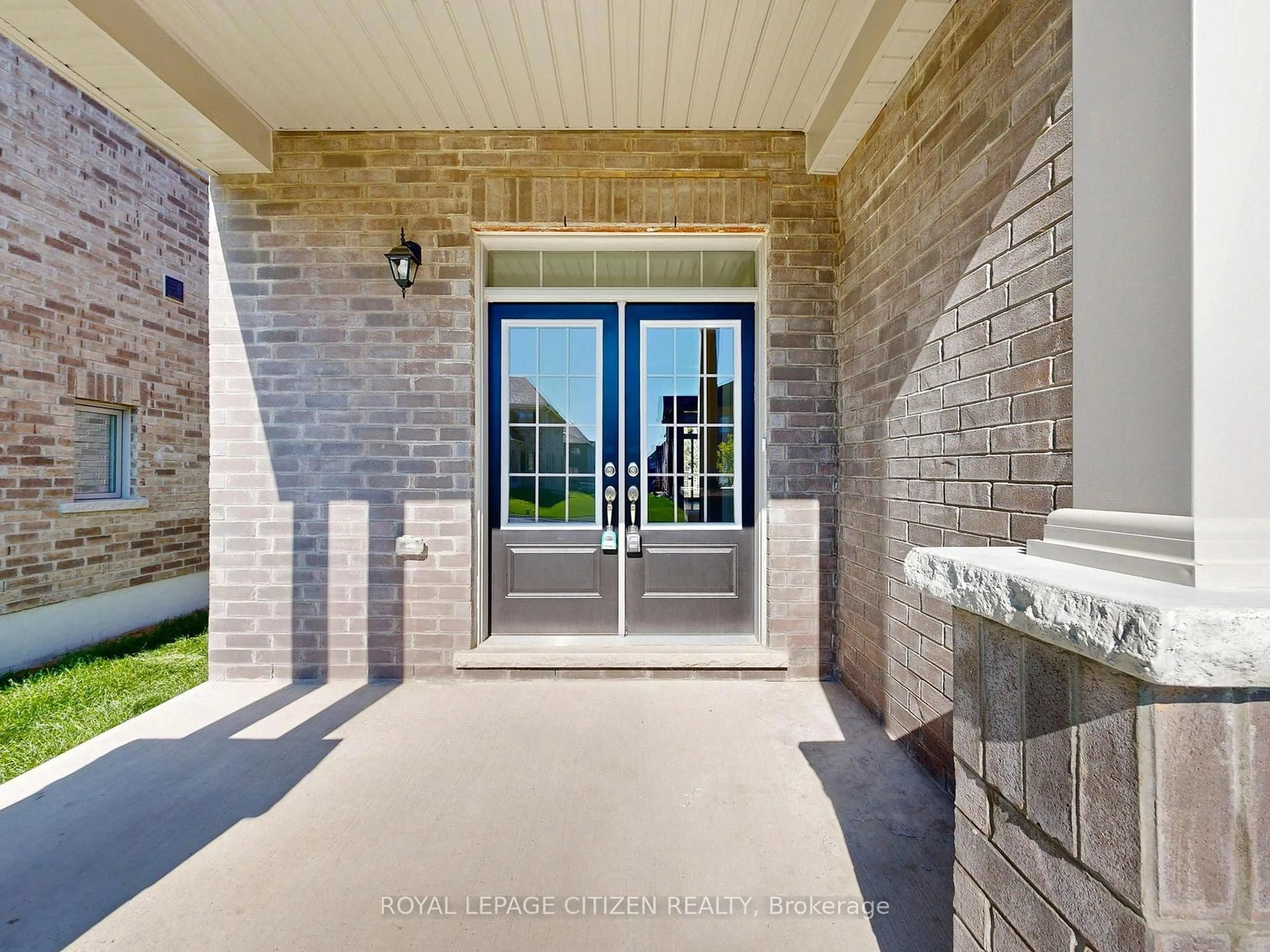 Indoor entryway for 42 North Garden Blvd, Scugog Ontario L9L 1B3