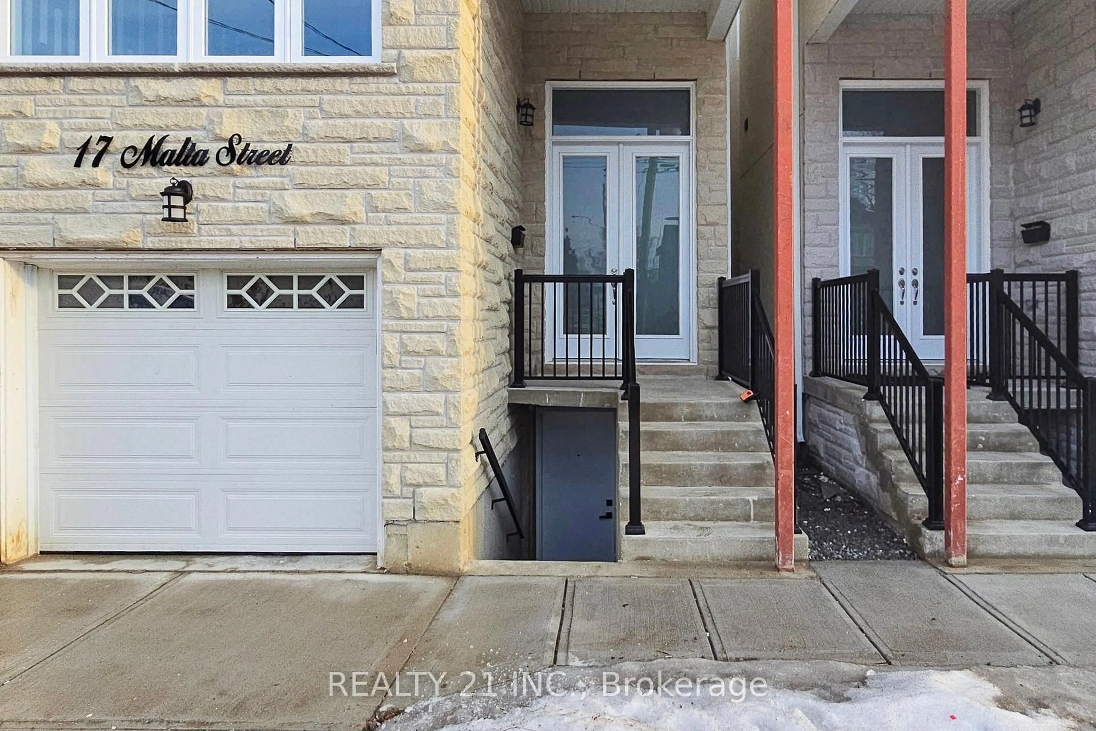 Indoor entryway for 17 Malta St, Toronto Ontario M1N 2L2