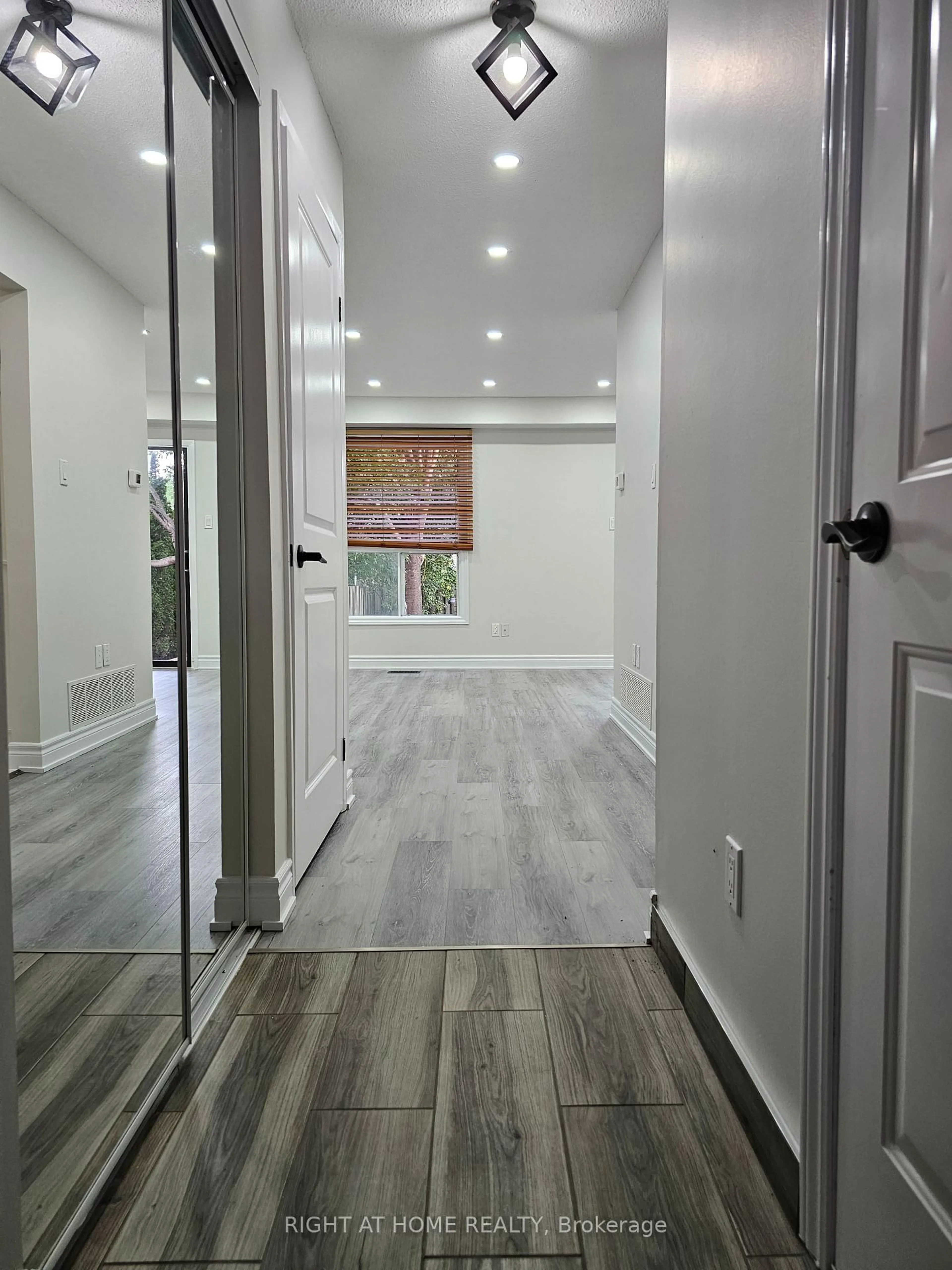 Indoor entryway for 19 Greenfield Cres, Whitby Ontario L1N 7G2