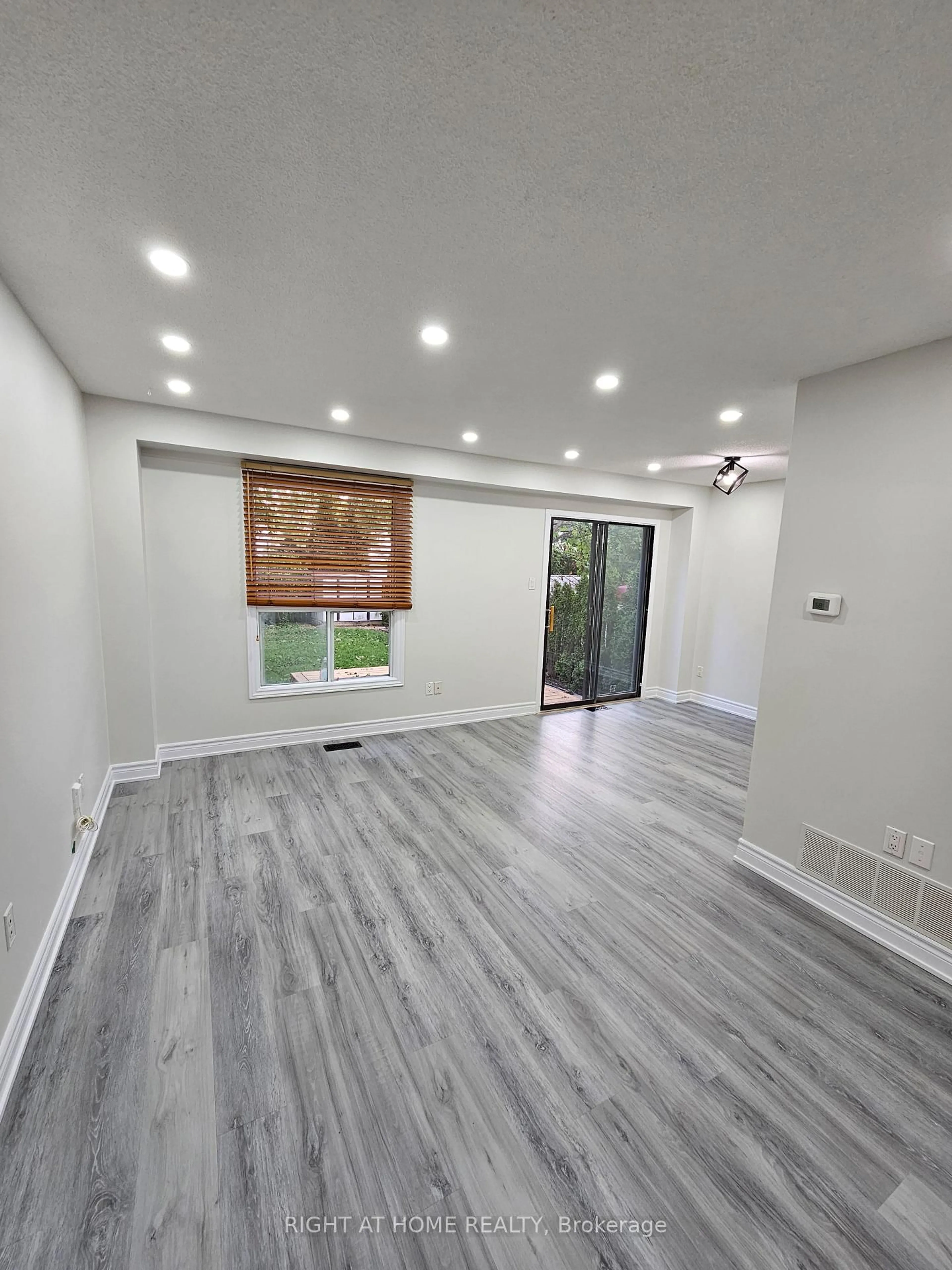 A pic of a room for 19 Greenfield Cres, Whitby Ontario L1N 7G2