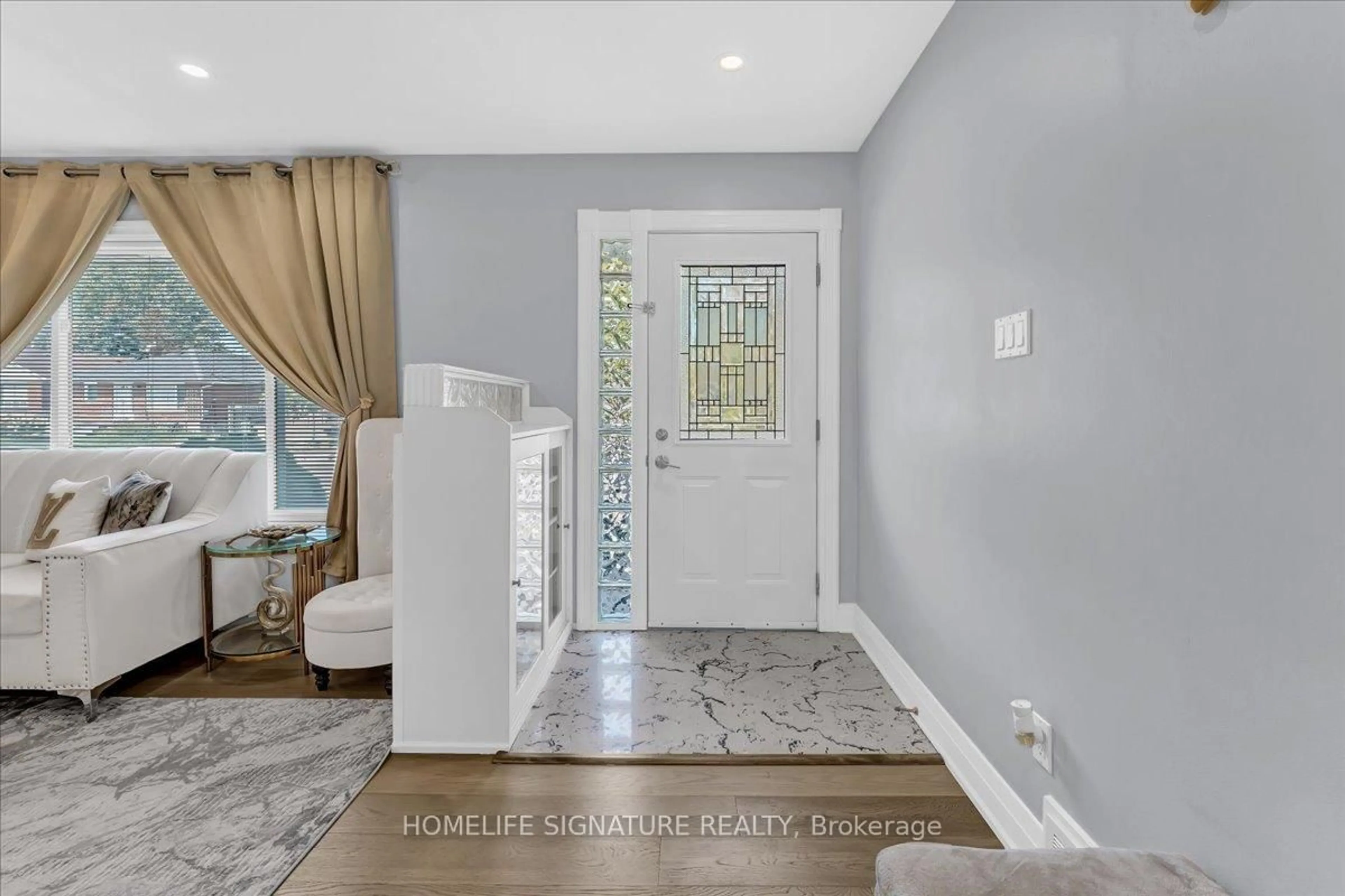 Indoor entryway for 83 Pachino Blvd, Toronto Ontario M1R 4J8