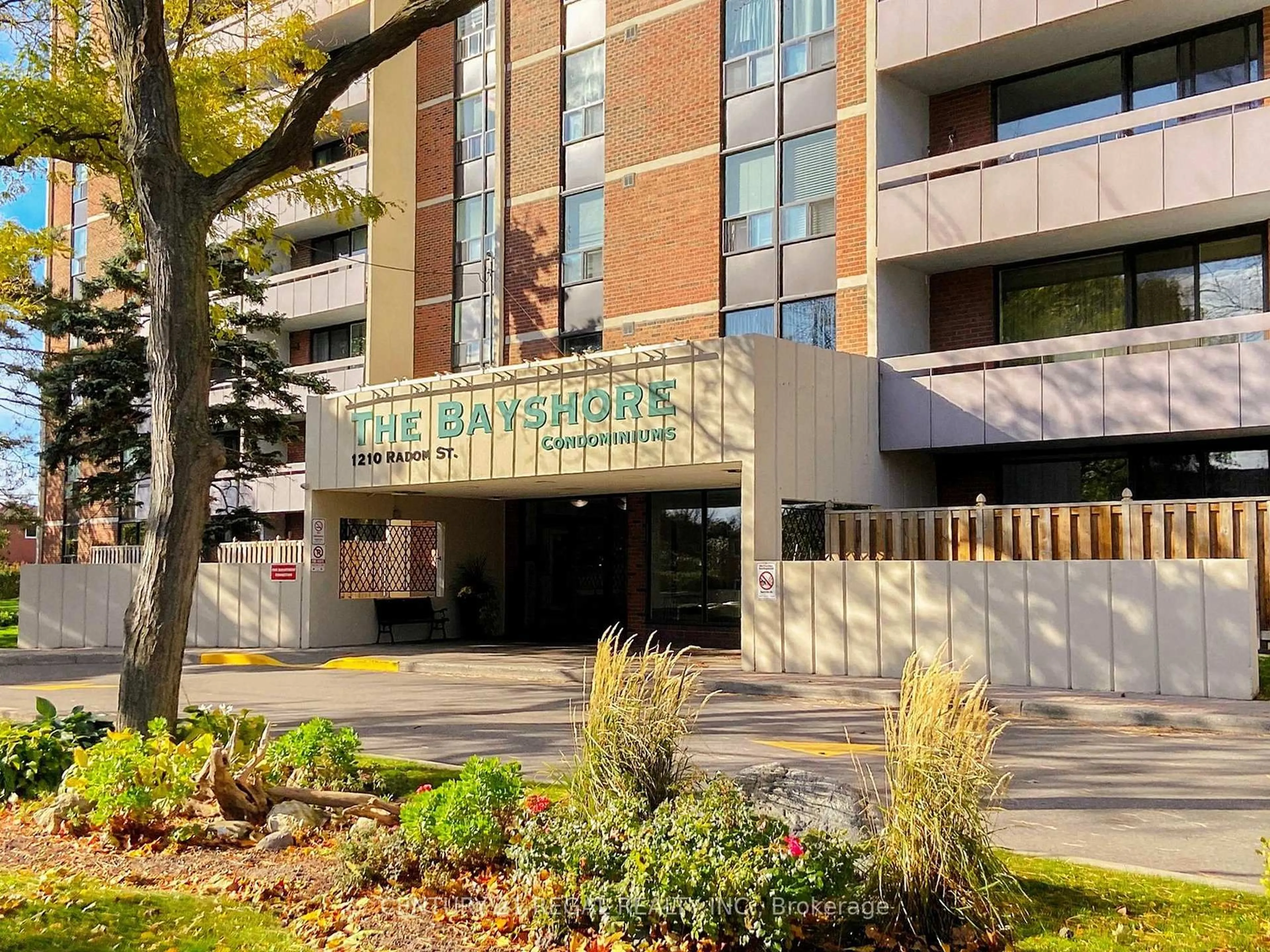 Indoor foyer for 1210 Radom St #108, Pickering Ontario L1W 2Z3