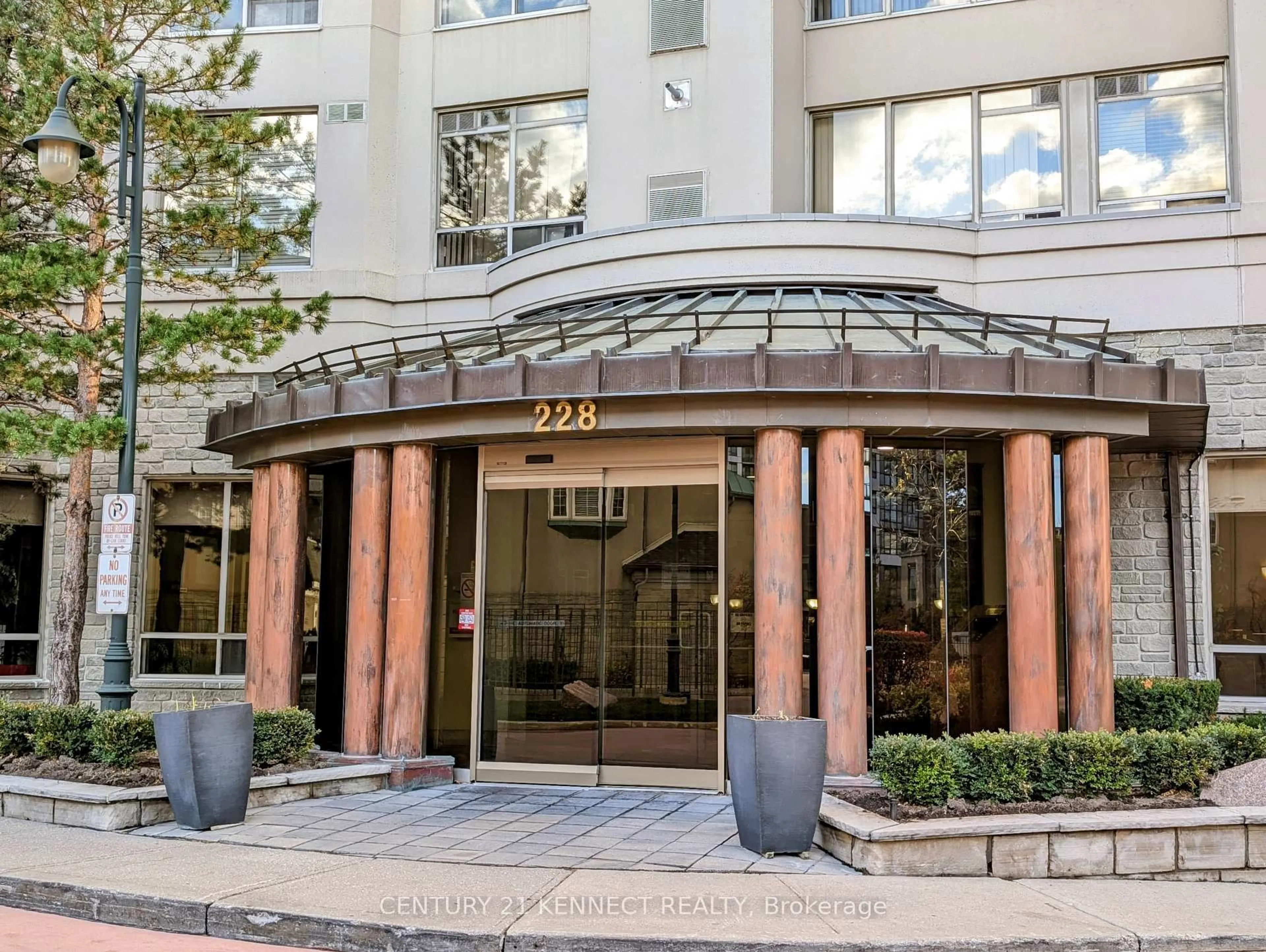 Indoor foyer for 228 Bonis Ave #2807, Toronto Ontario M1T 3W4