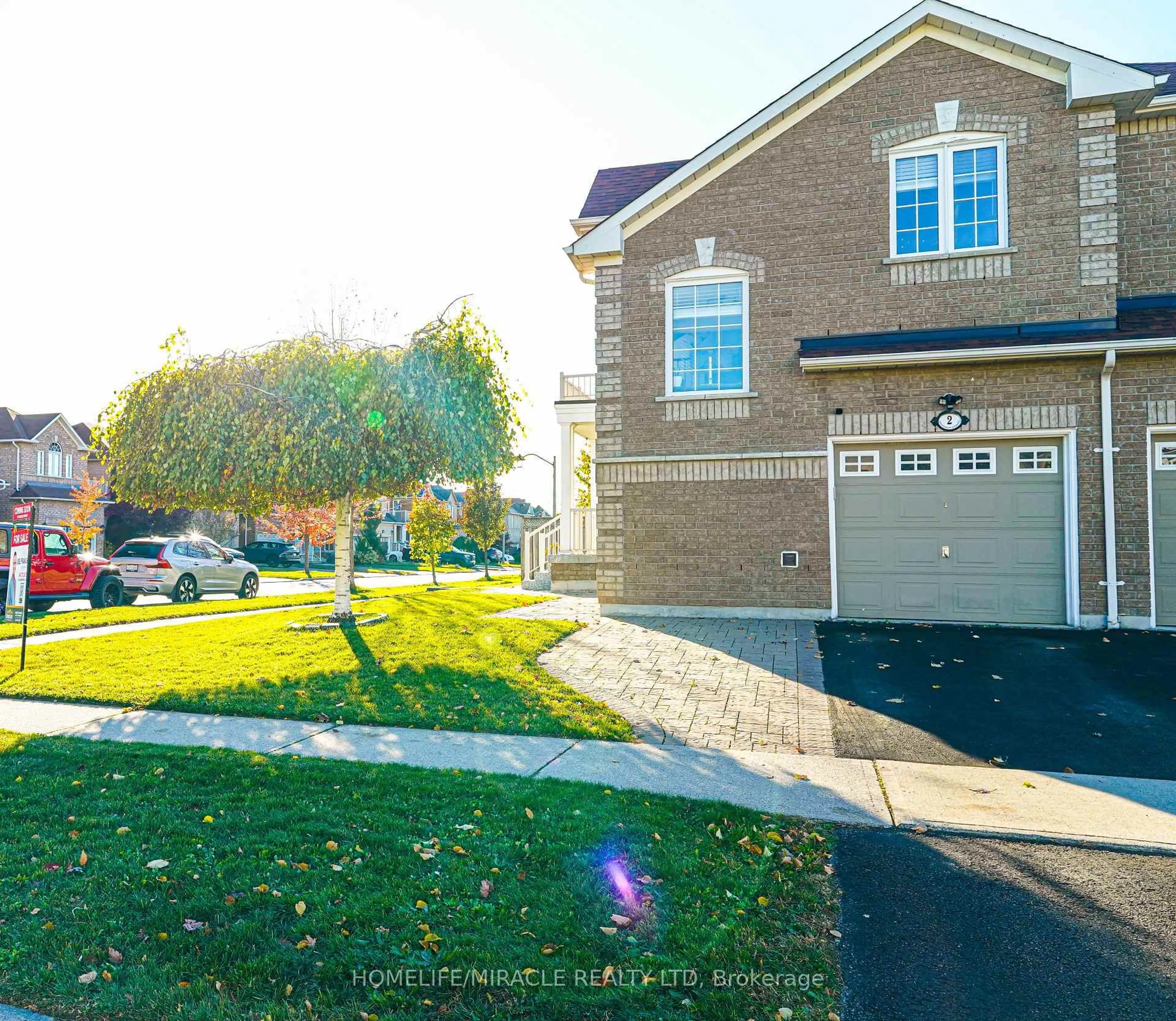 Unknown for 2 Davidson St, Whitby Ontario L1P 1V7