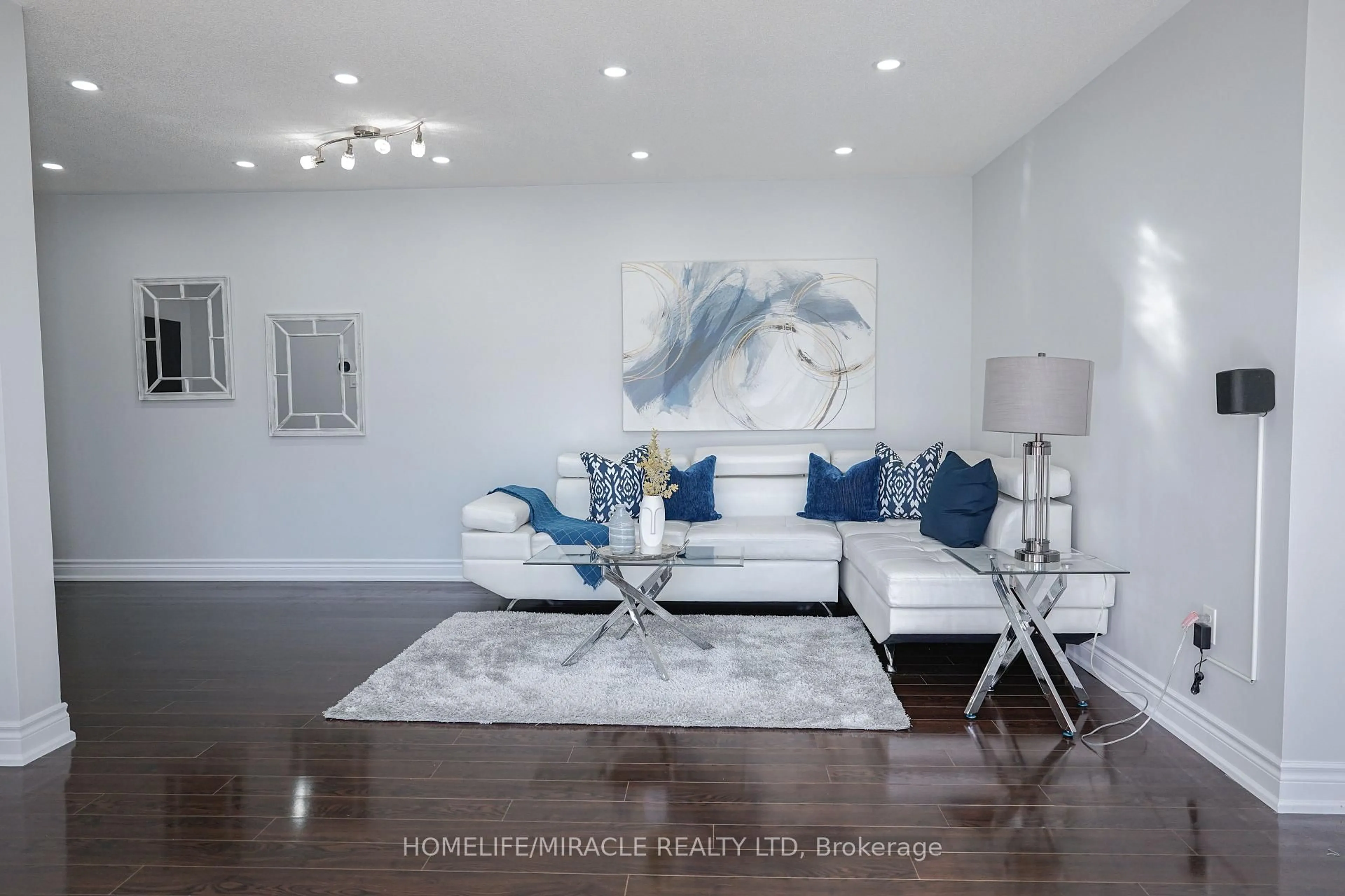 Living room with furniture, unknown for 2 Davidson St, Whitby Ontario L1P 1V7