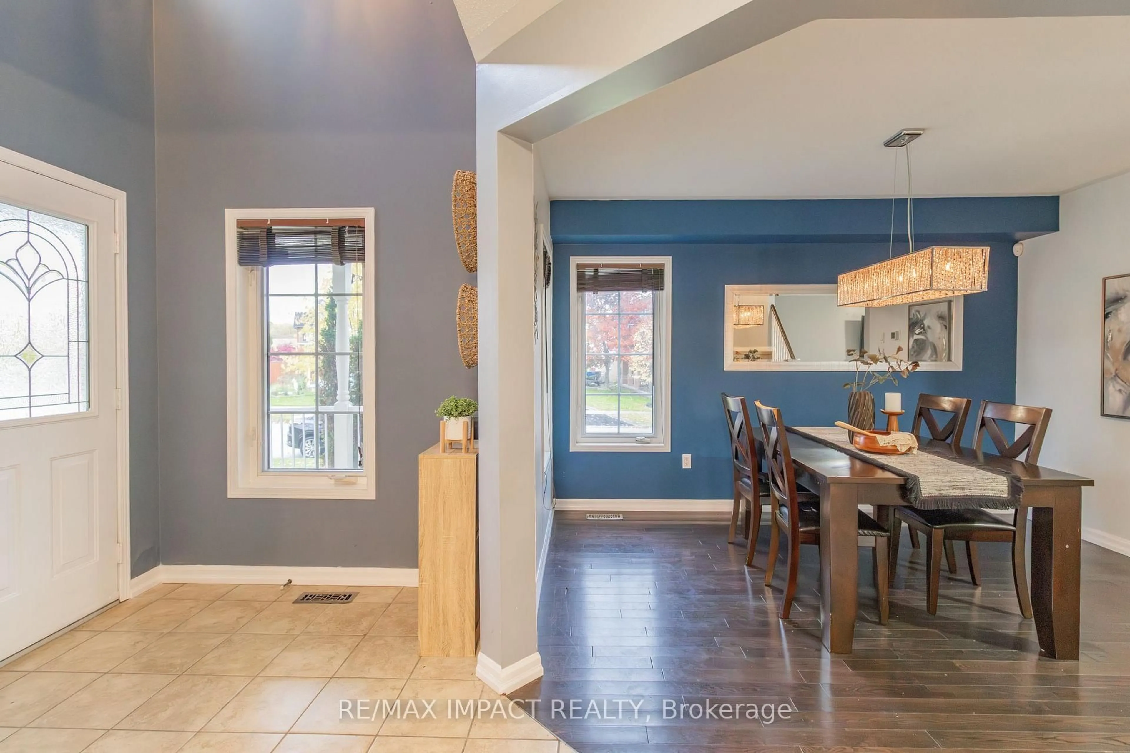 Indoor entryway for 25 Bannister St, Clarington Ontario L1C 5L6