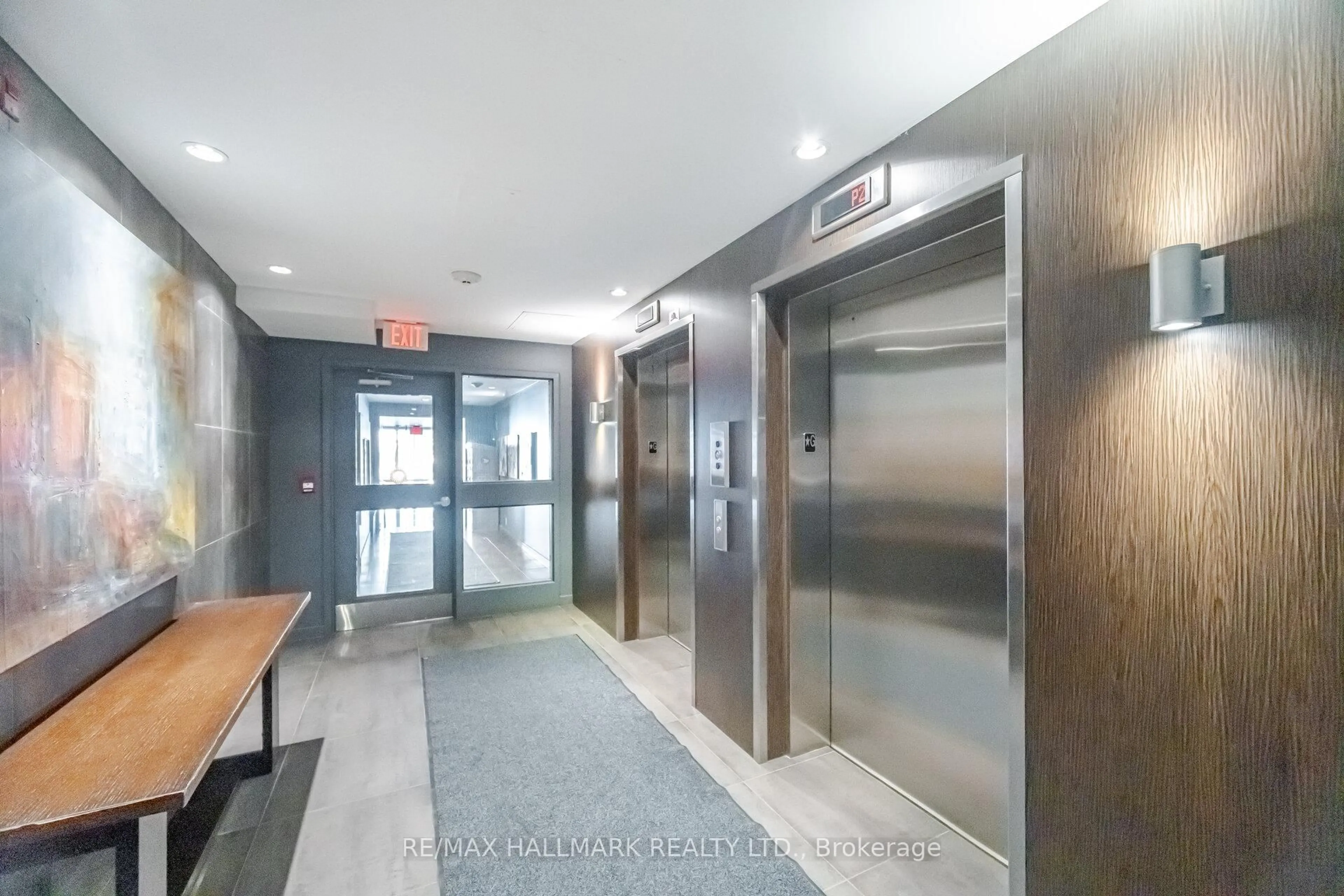 Indoor foyer for 625 Queen St #306, Toronto Ontario M4M 1G7