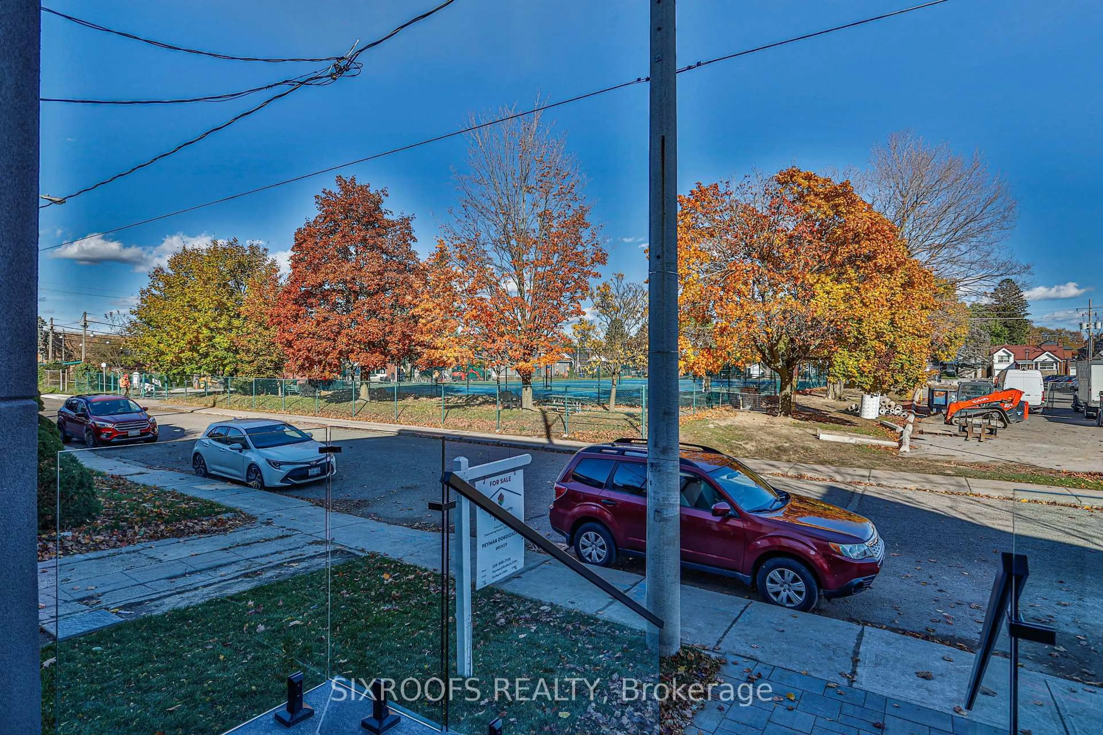 A pic from outside/outdoor area/front of a property/back of a property/a pic from drone, street for 104 Roosevelt Rd, Toronto Ontario M4J 4T9