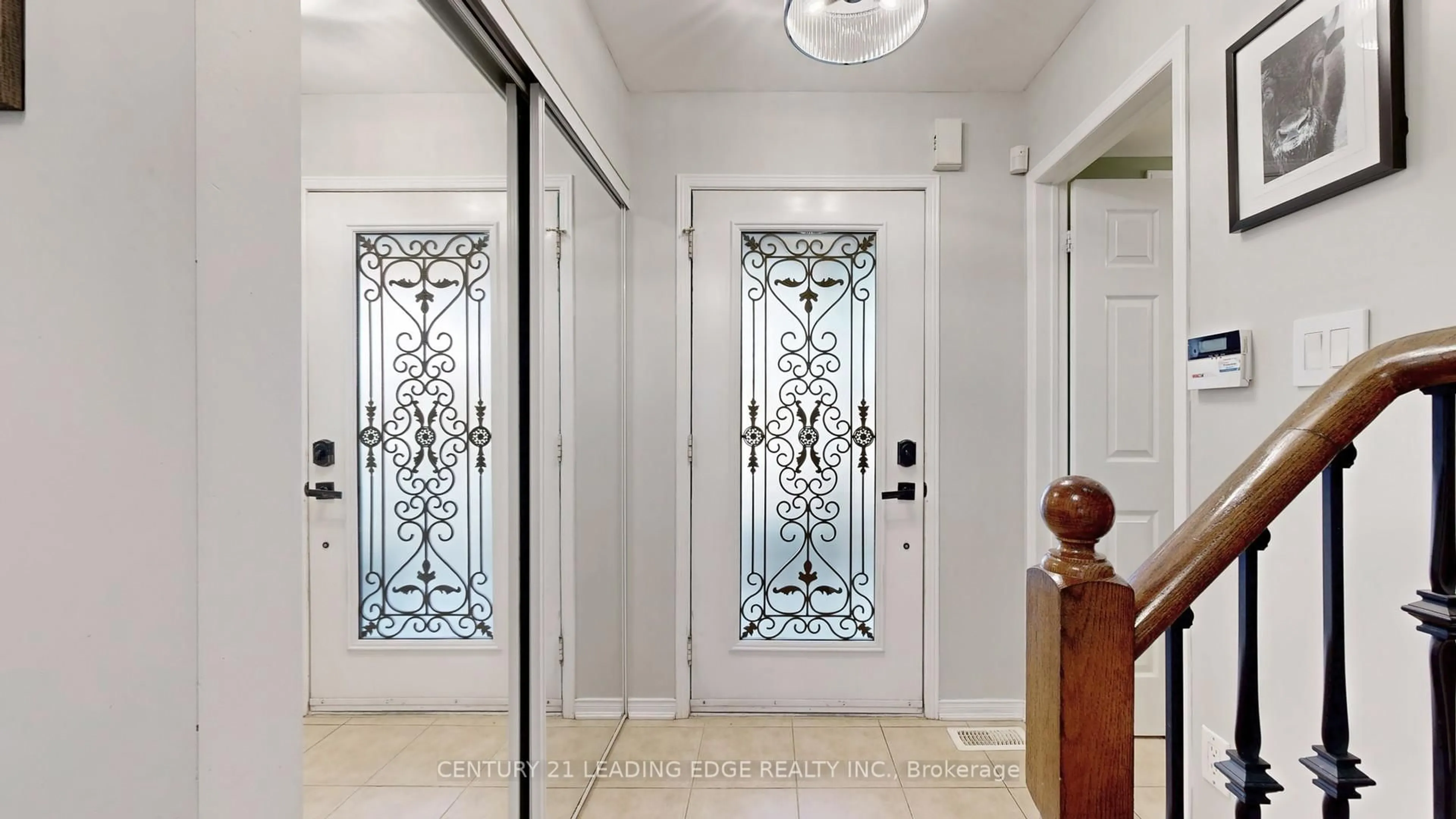 Indoor entryway for 2 Eastgate Circ, Whitby Ontario L1M 2N3