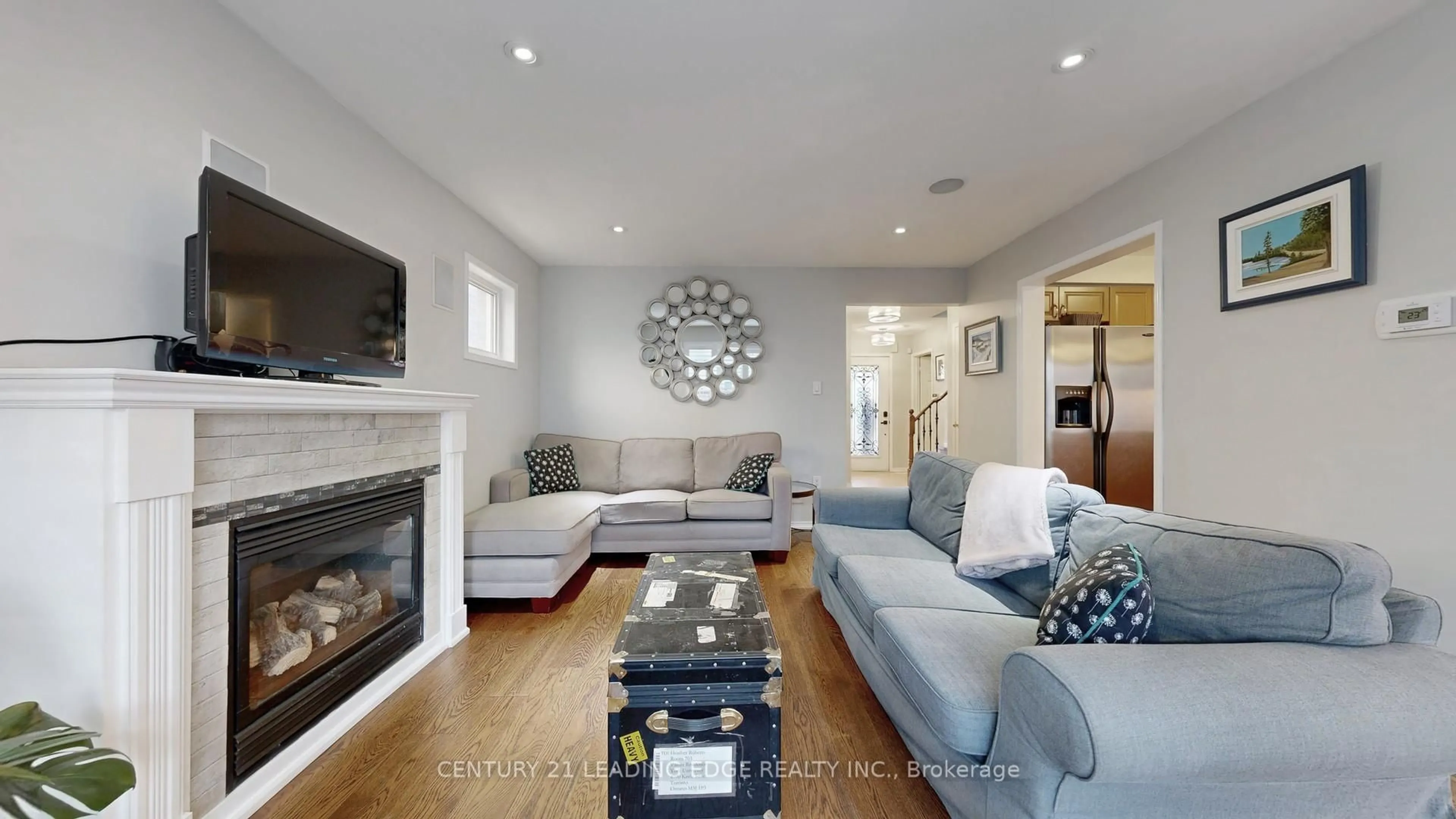 Living room with furniture, unknown for 2 Eastgate Circ, Whitby Ontario L1M 2N3