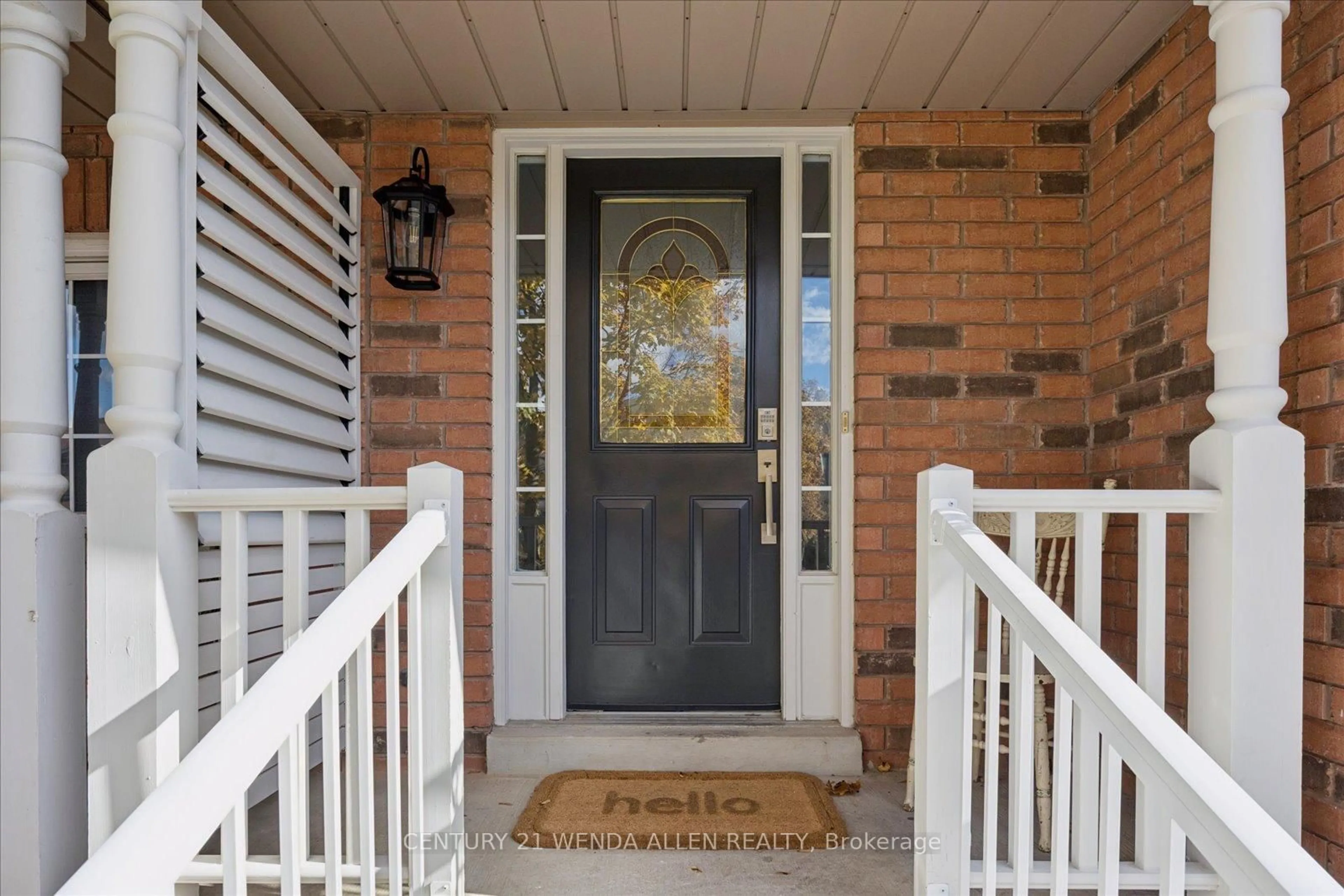 Indoor entryway for 1781 Woodgate Tr, Oshawa Ontario L1G 8B3