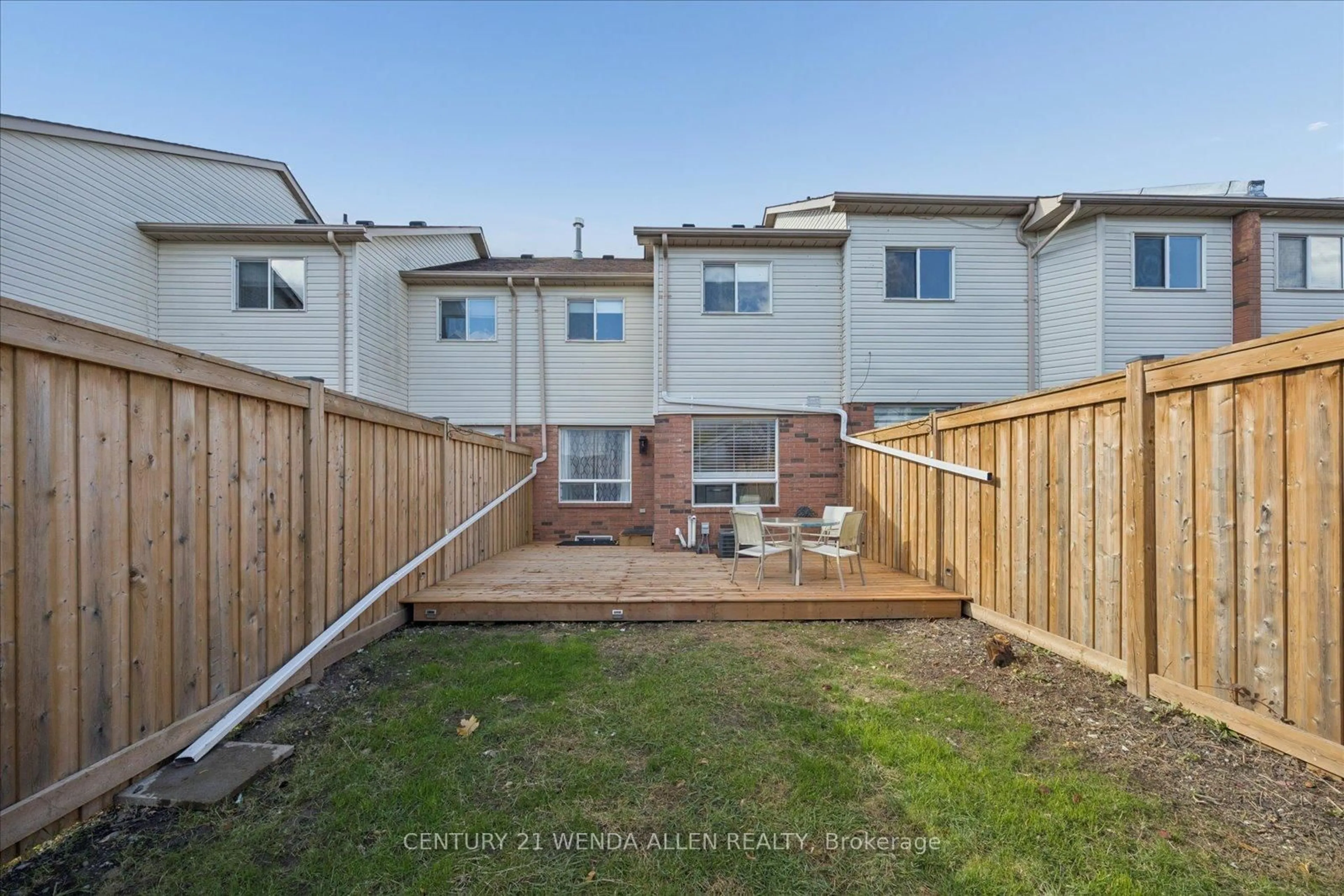 A pic from outside/outdoor area/front of a property/back of a property/a pic from drone, street for 1781 Woodgate Tr, Oshawa Ontario L1G 8B3