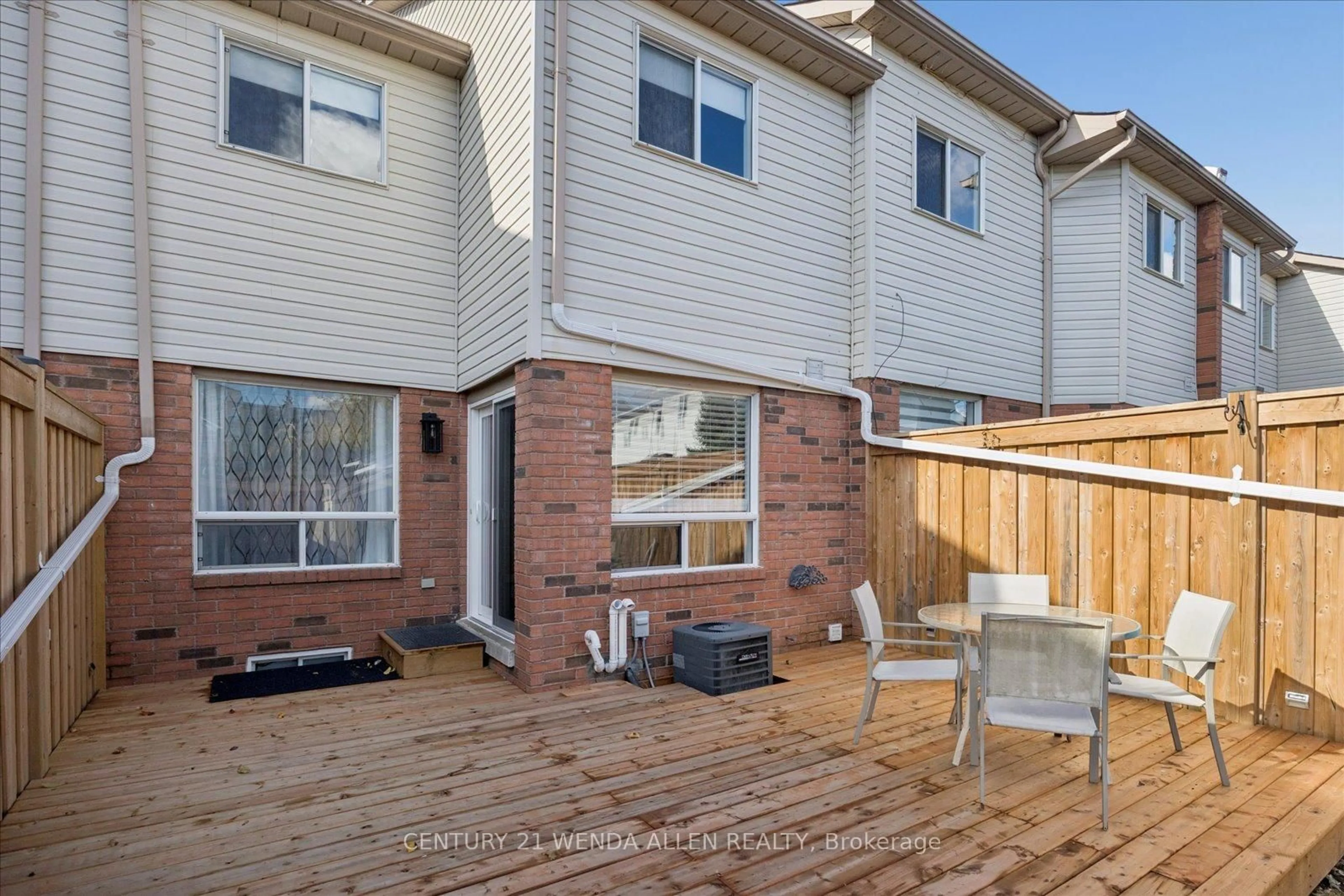 Patio, street for 1781 Woodgate Tr, Oshawa Ontario L1G 8B3