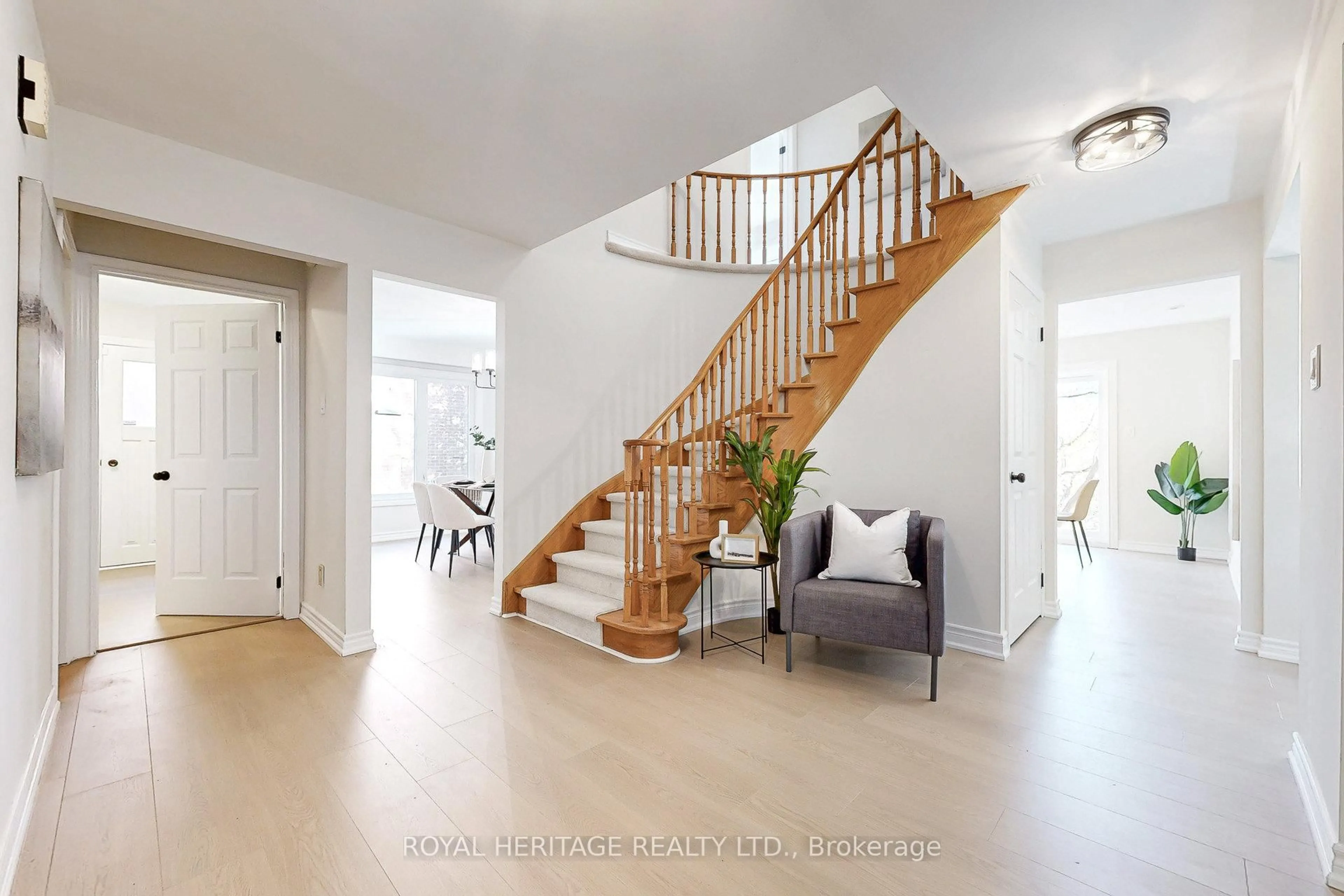 Indoor entryway for 37 Rice Dr, Whitby Ontario L1N 7Z2