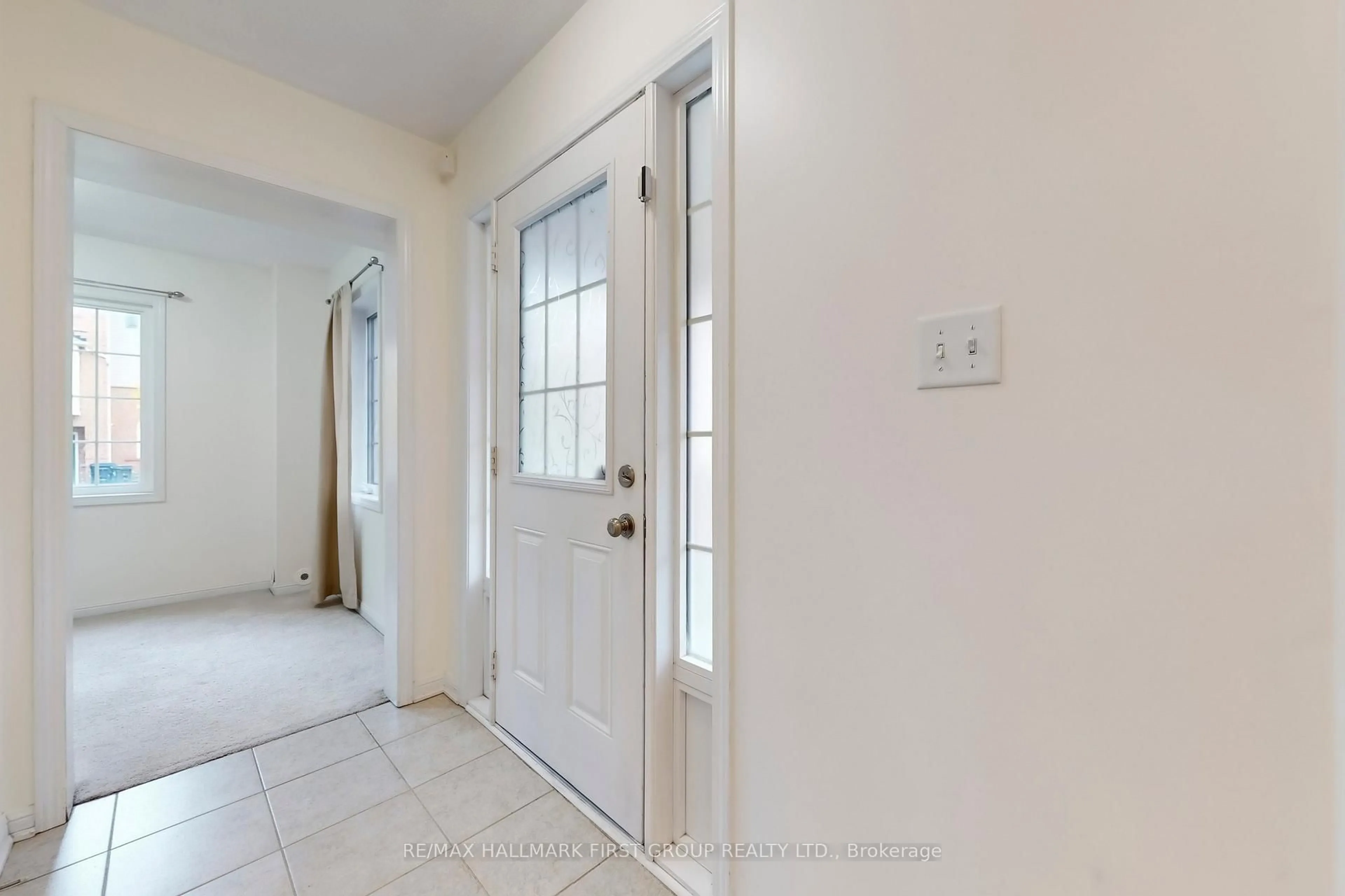 Indoor entryway for 19 Snowgoose Terr, Toronto Ontario M1B 0A9