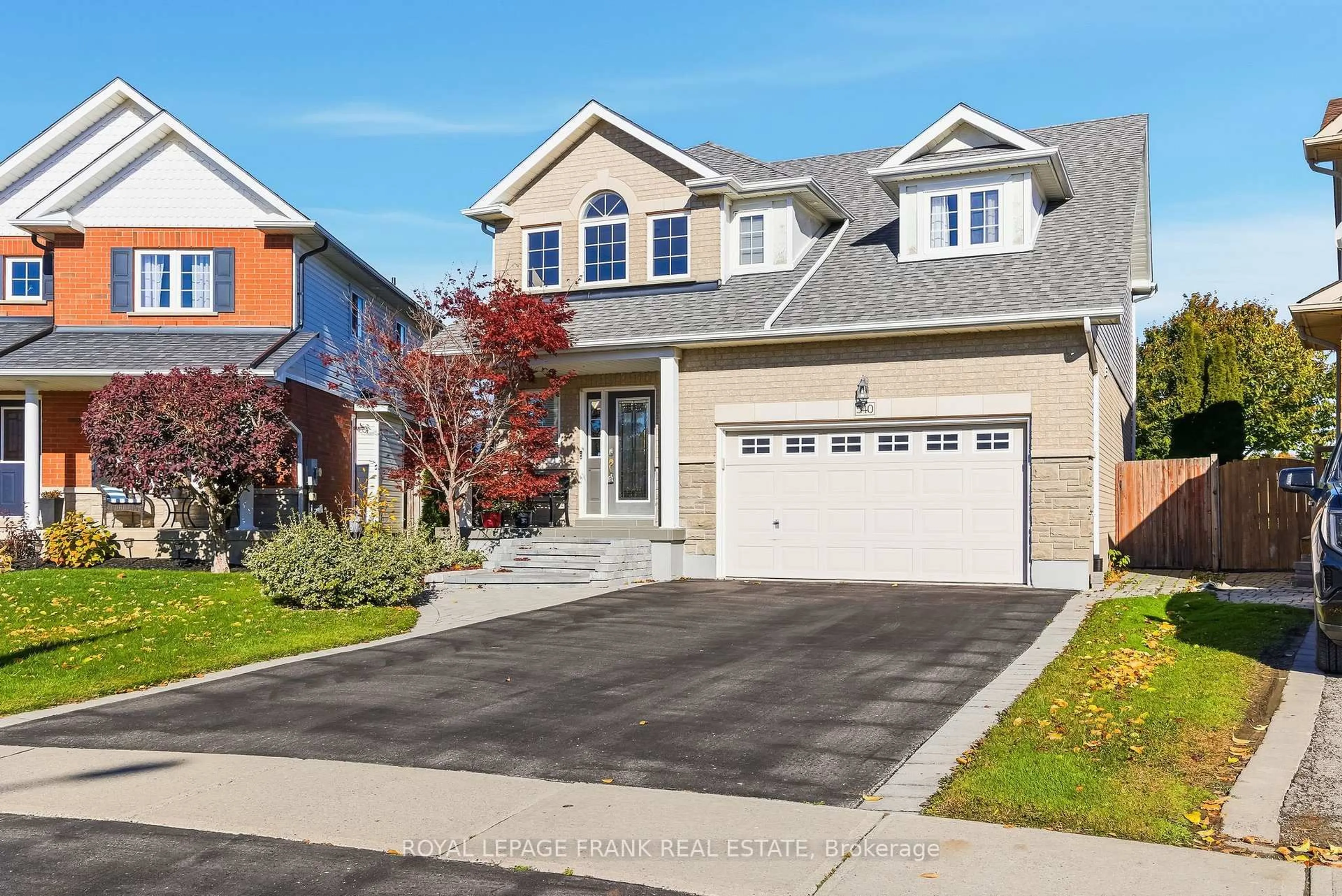 Home with vinyl exterior material, street for 540 Woodmount Cres, Oshawa Ontario L1K 2T1