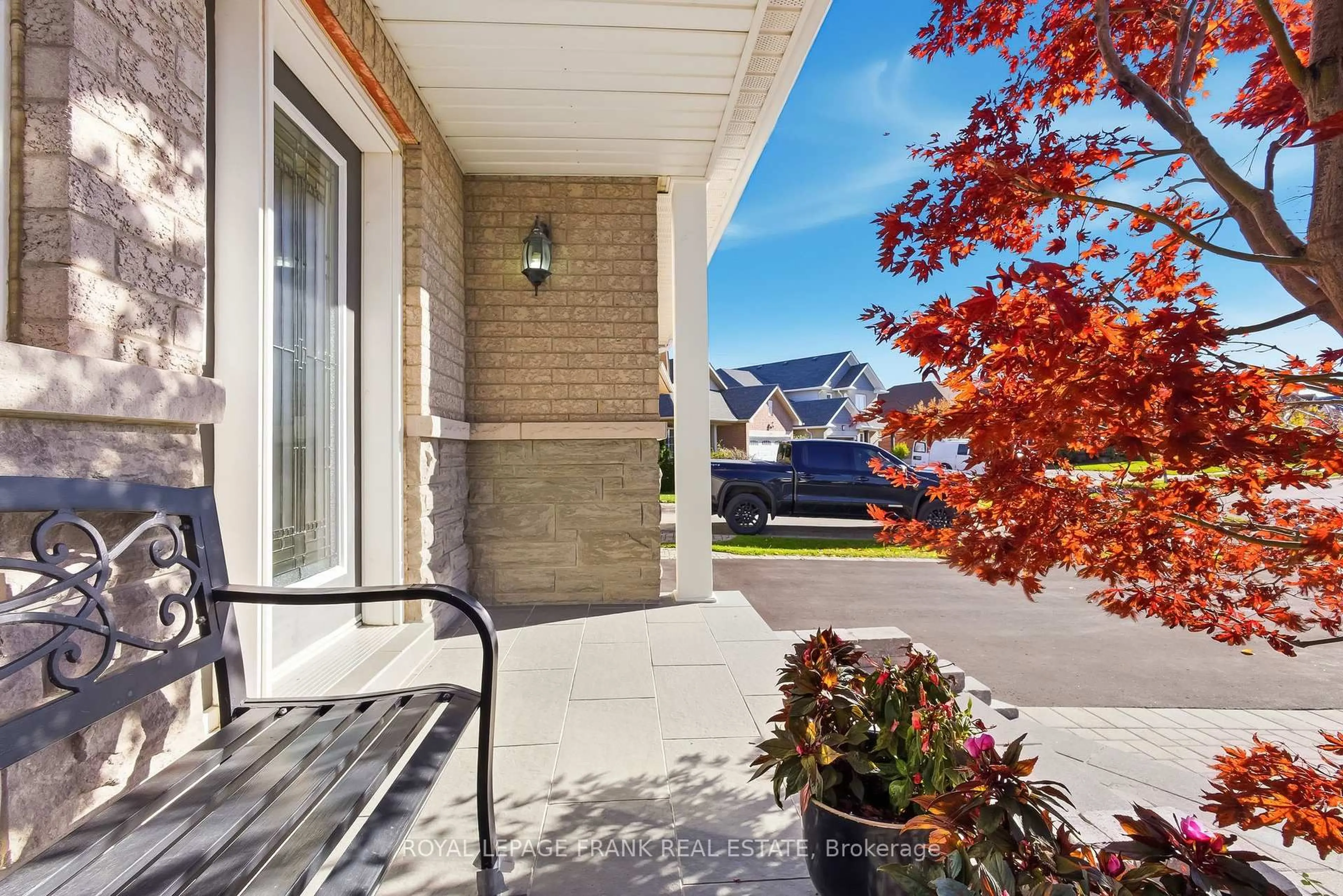Patio, street for 540 Woodmount Cres, Oshawa Ontario L1K 2T1