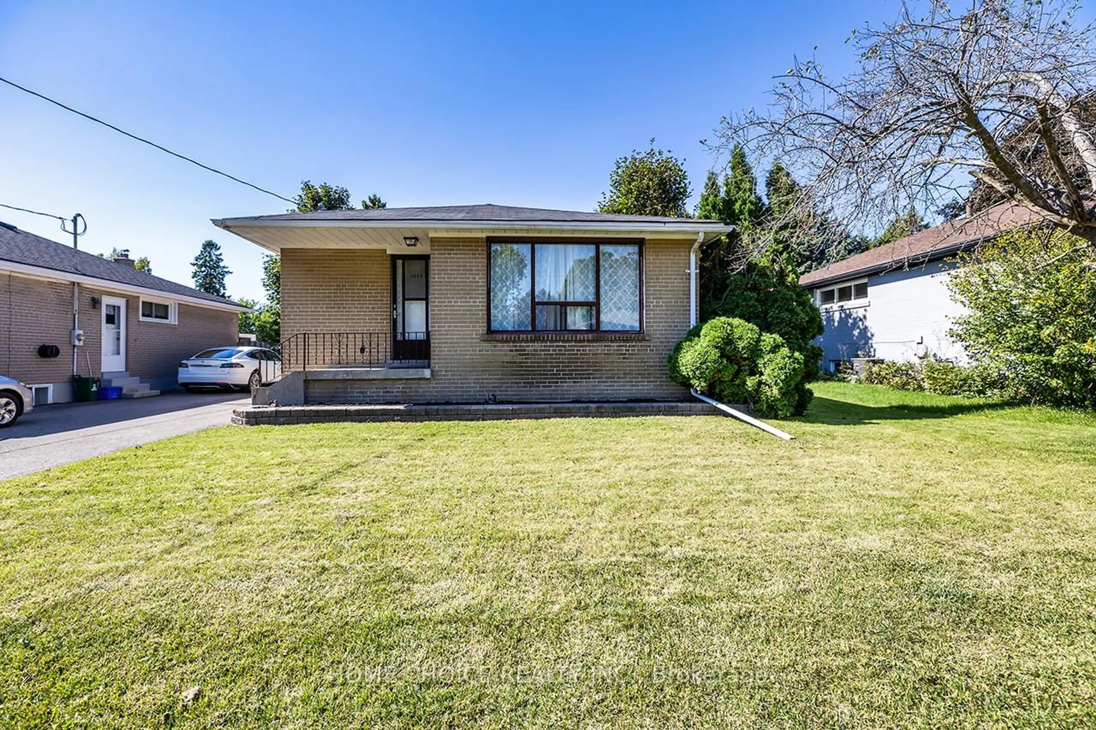 Home with brick exterior material, street for 1014 Centre St, Whitby Ontario L1N 4V3