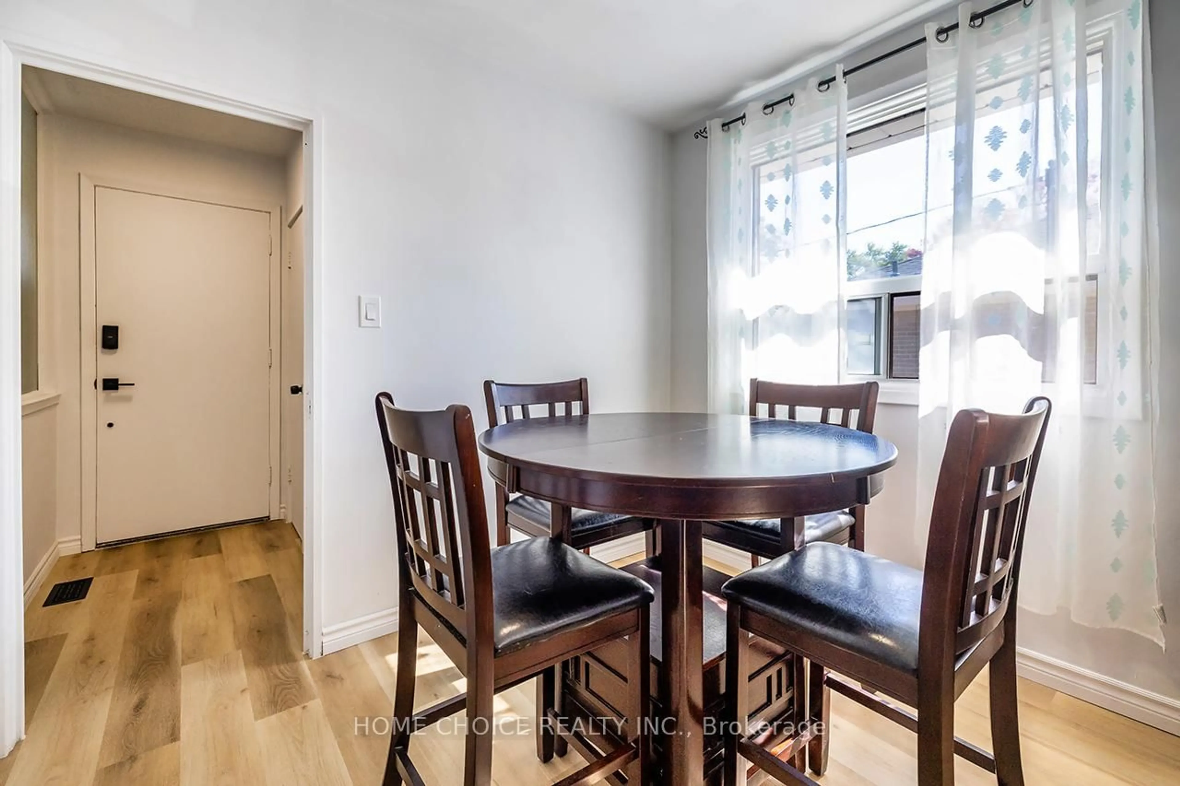 Dining room, wood/laminate floor for 1014 Centre St, Whitby Ontario L1N 4V3