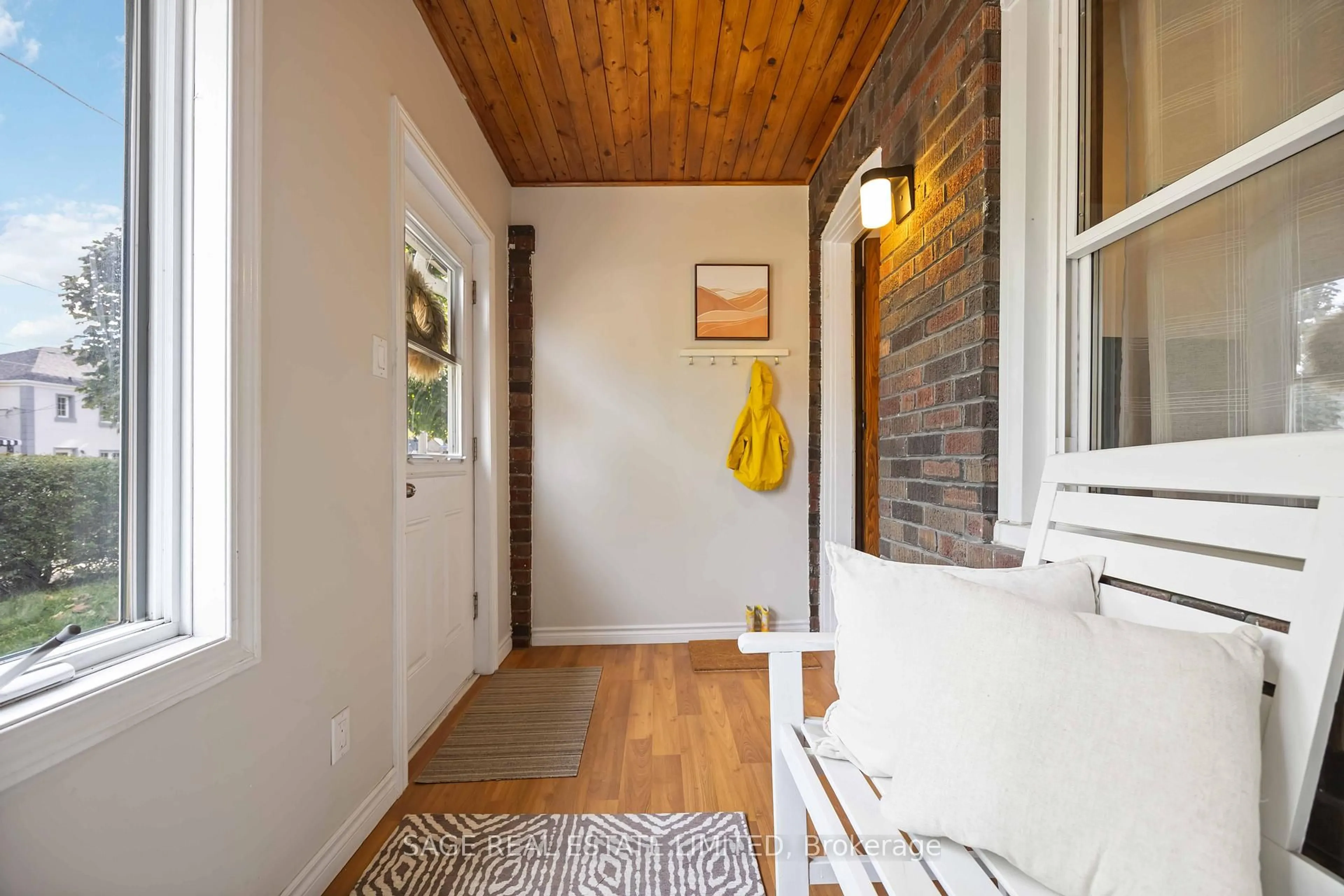 Indoor entryway for 552 Victoria Park Ave, Toronto Ontario M4E 3T5