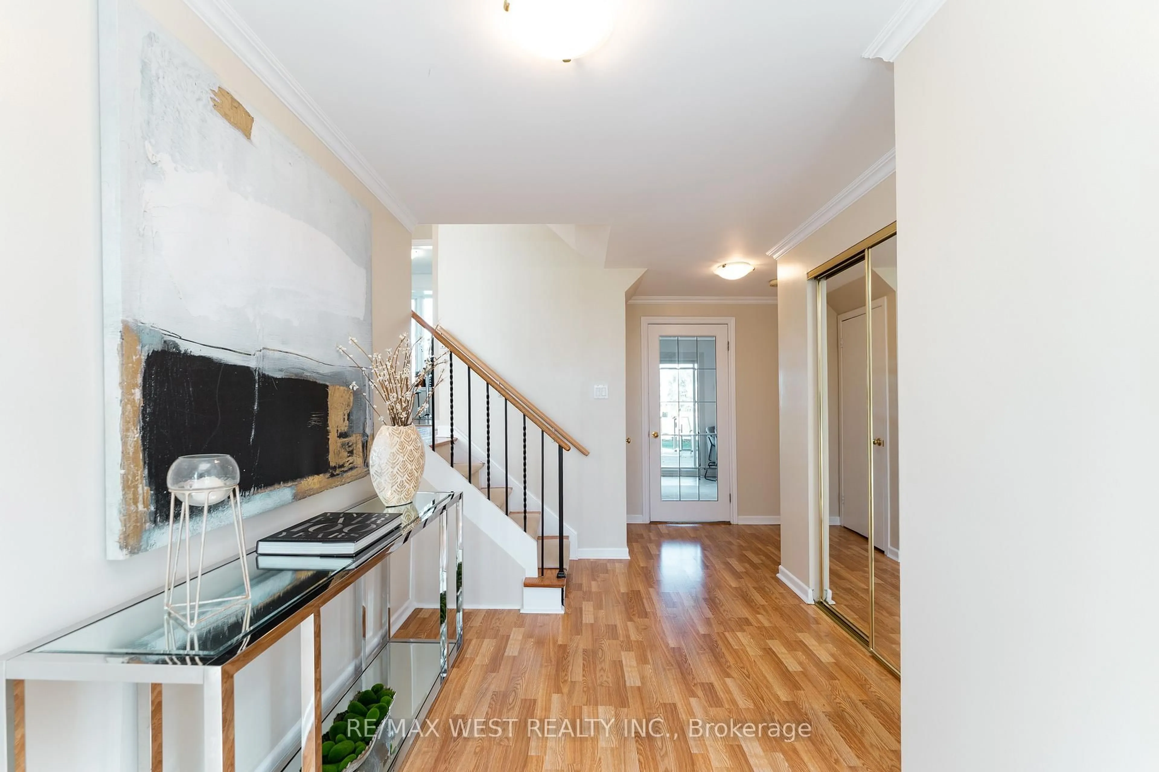 Indoor entryway for 25 Bryant Rd, Ajax Ontario L1S 2Y5
