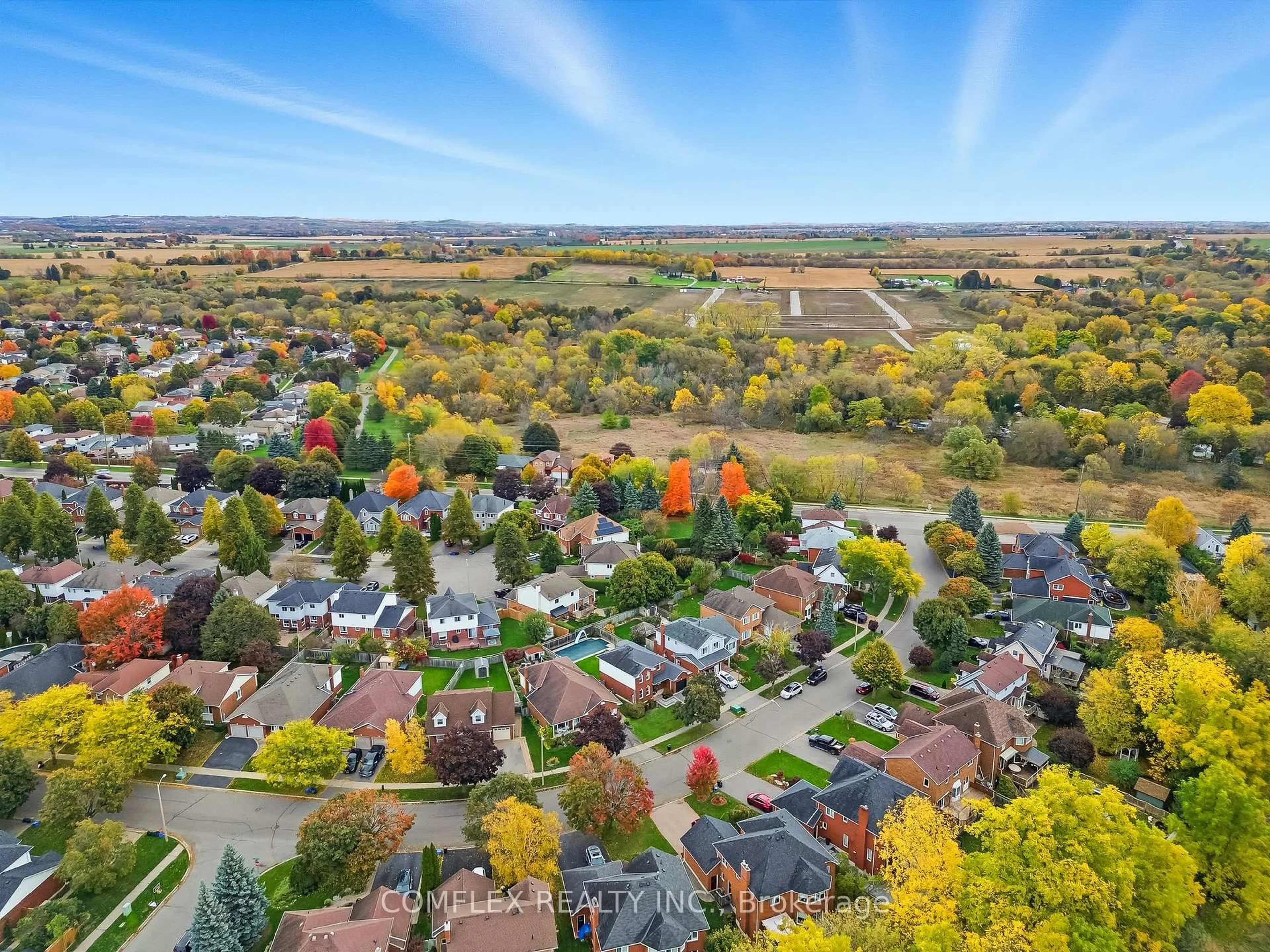 A pic from outside/outdoor area/front of a property/back of a property/a pic from drone, mountain view for 16 Orchard Park Dr, Clarington Ontario L1C 4E2