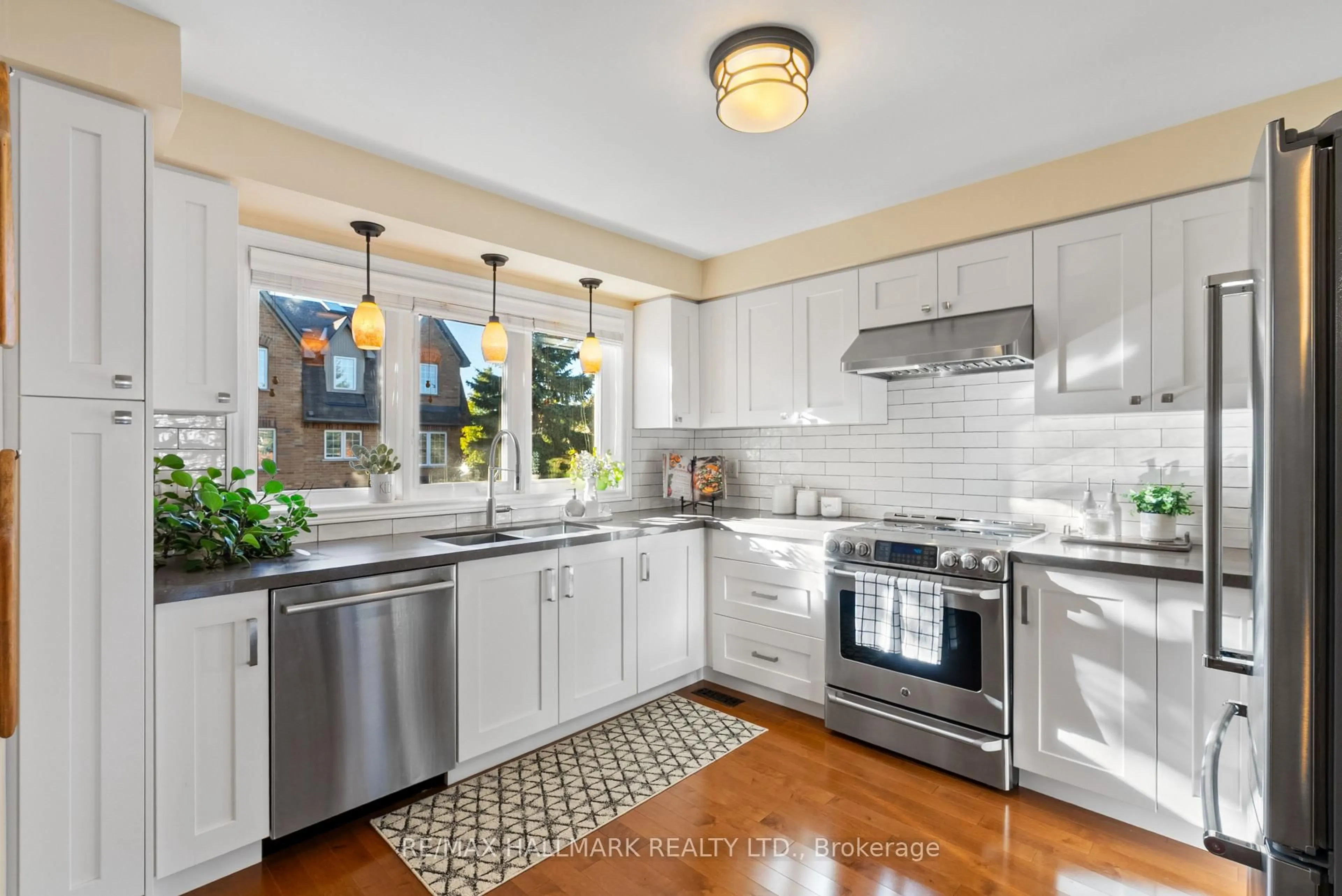 Open concept kitchen, ceramic/tile floor for 6400 Lawrence Ave #16, Toronto Ontario M1C 5C7