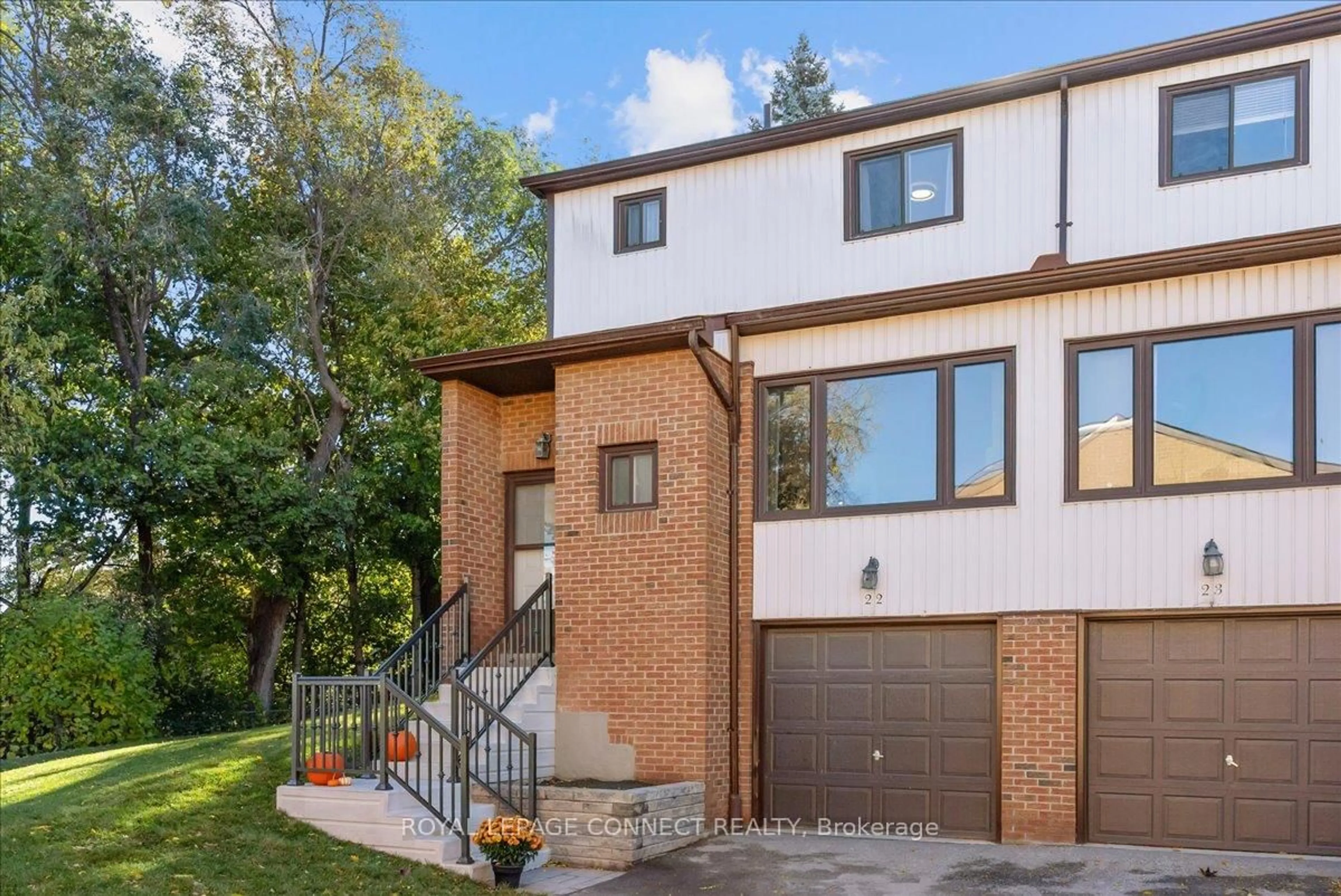 Home with brick exterior material, street for 765 Oklahoma Dr #22, Pickering Ontario L1W 3C9