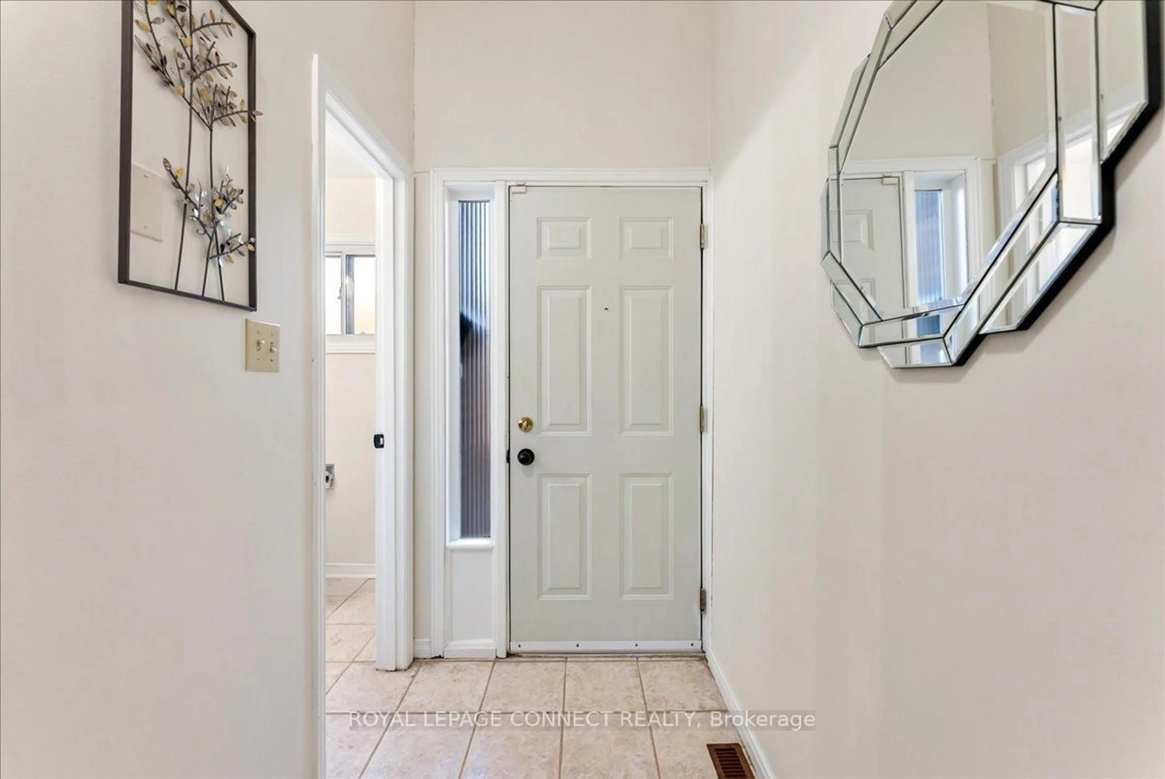 Indoor entryway for 765 Oklahoma Dr #22, Pickering Ontario L1W 3C9