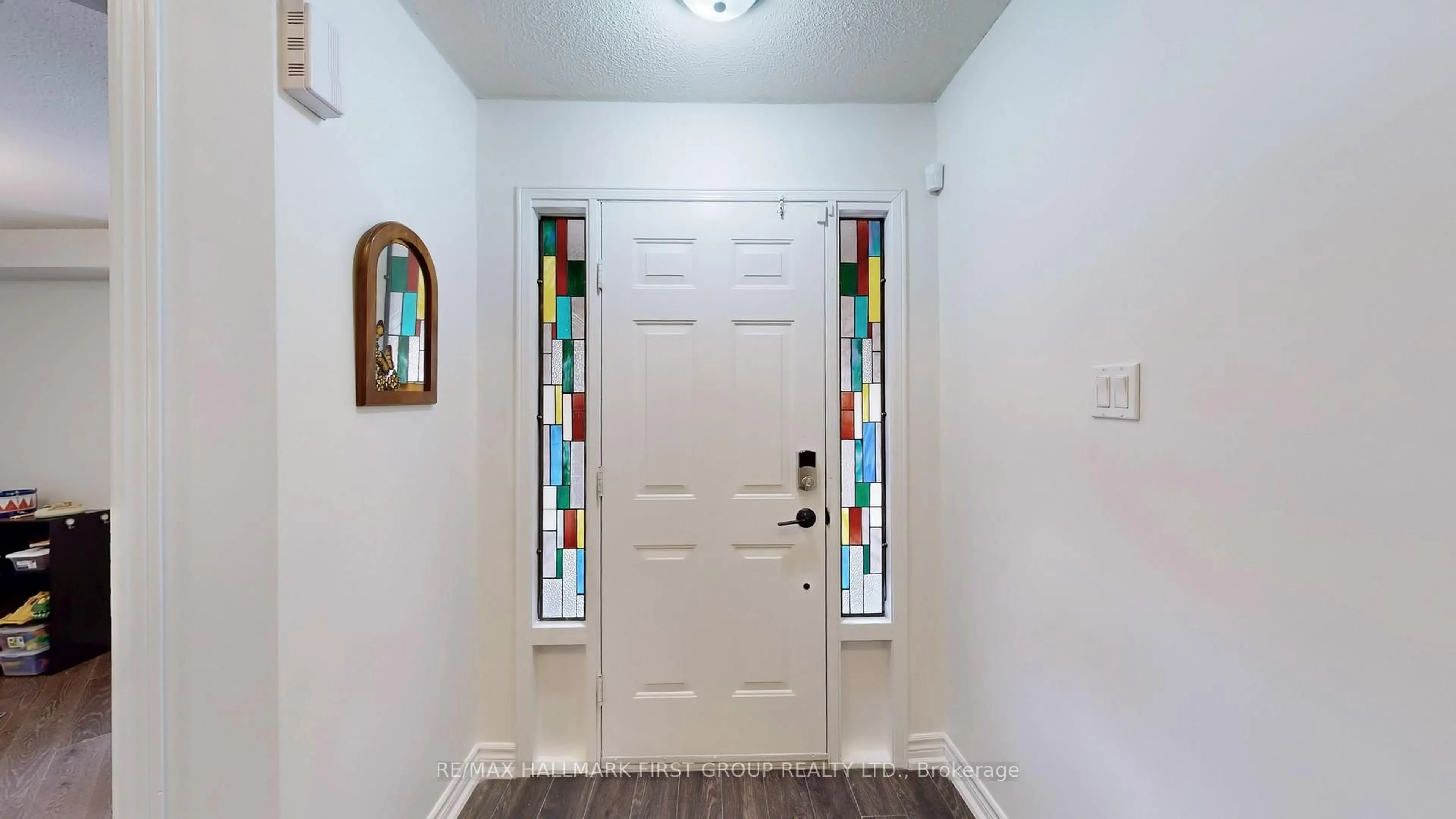 Indoor entryway for 54 Davies Cres, Whitby Ontario L1N 8X5