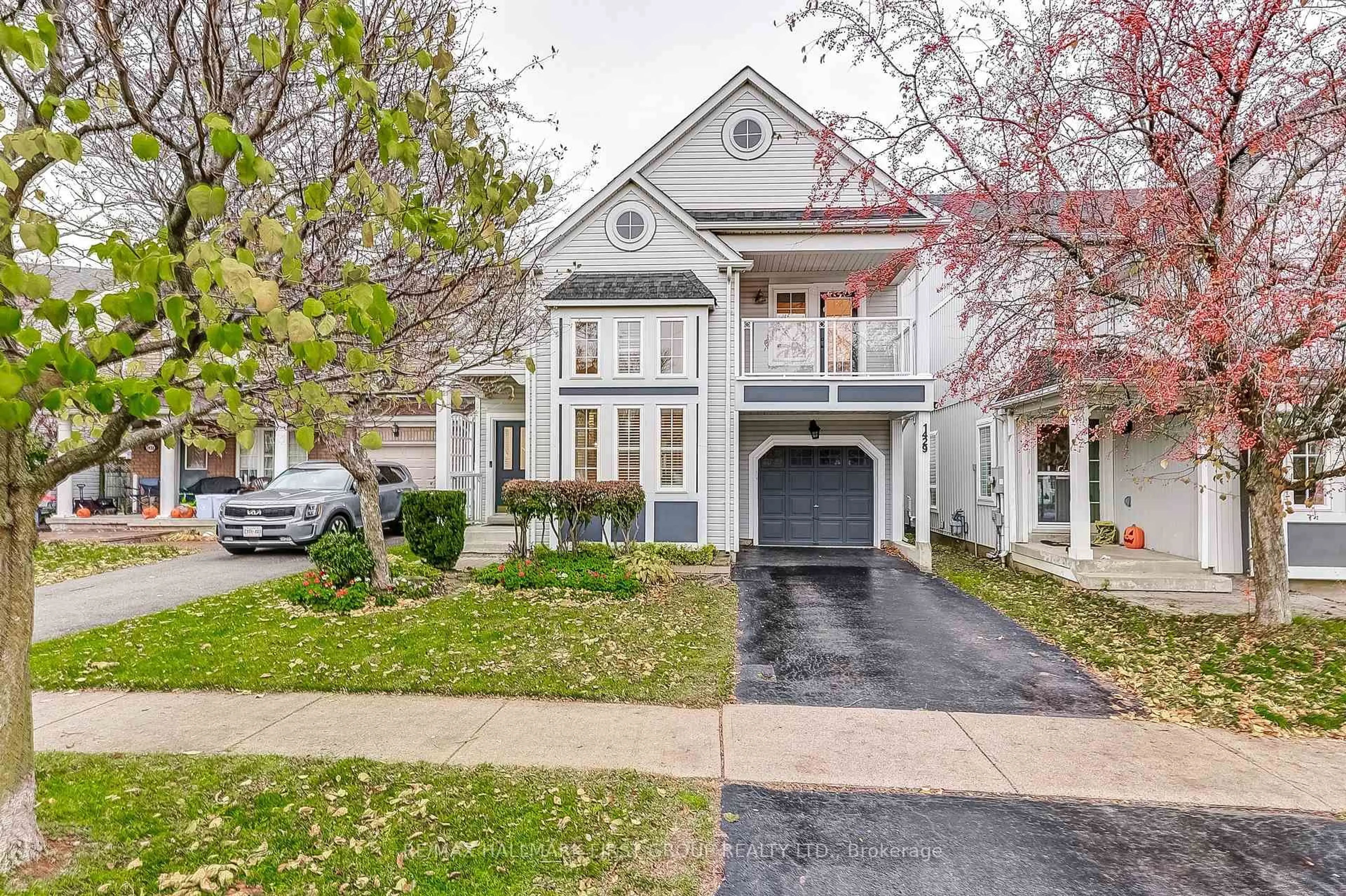 Home with vinyl exterior material, street for 1429 Lyncroft Cres, Oshawa Ontario L1K 2P4