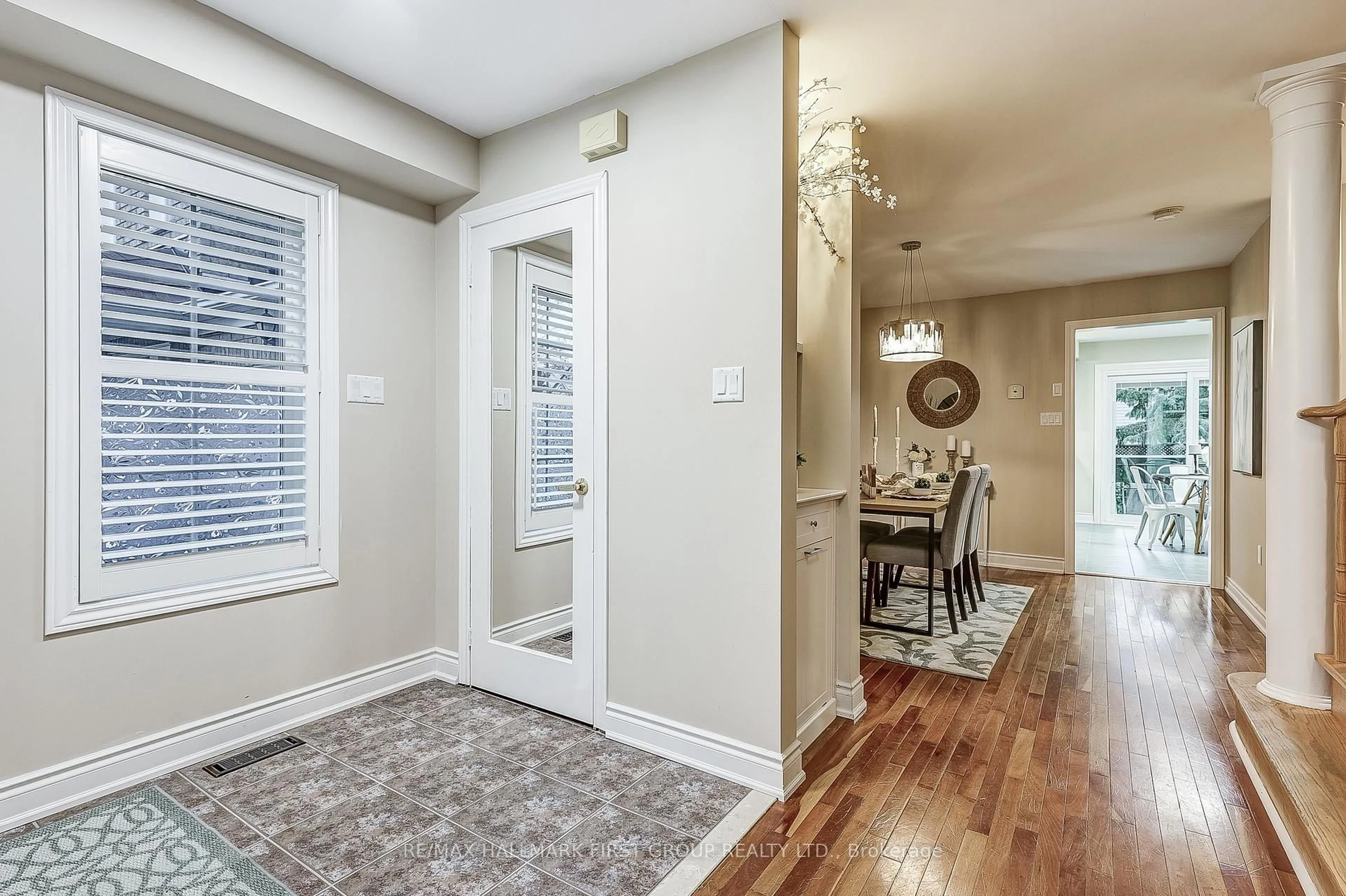 Indoor entryway for 1429 Lyncroft Cres, Oshawa Ontario L1K 2P4