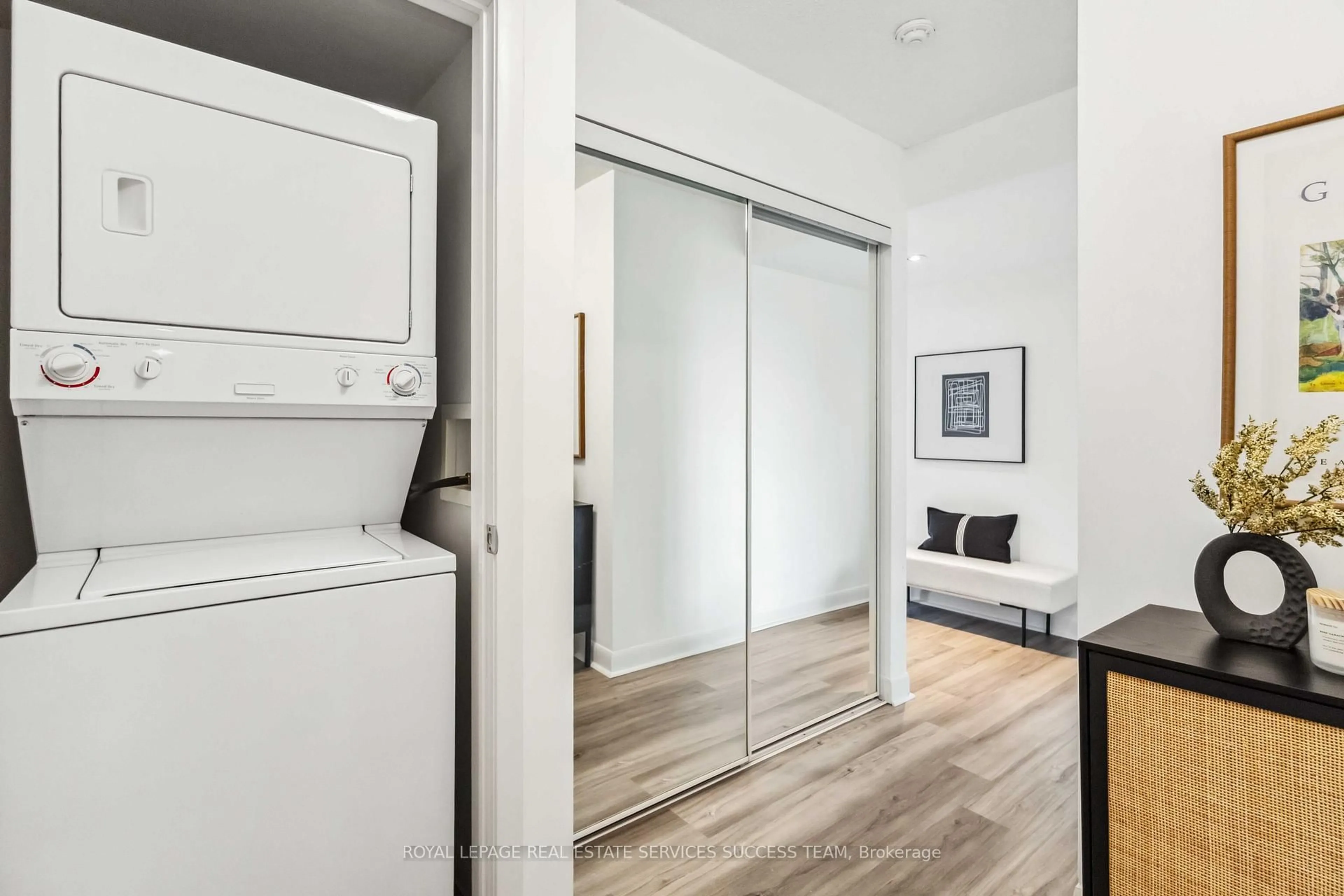 Unknown for 25 Town Centre Crt #1205, Toronto Ontario M1P 0B4