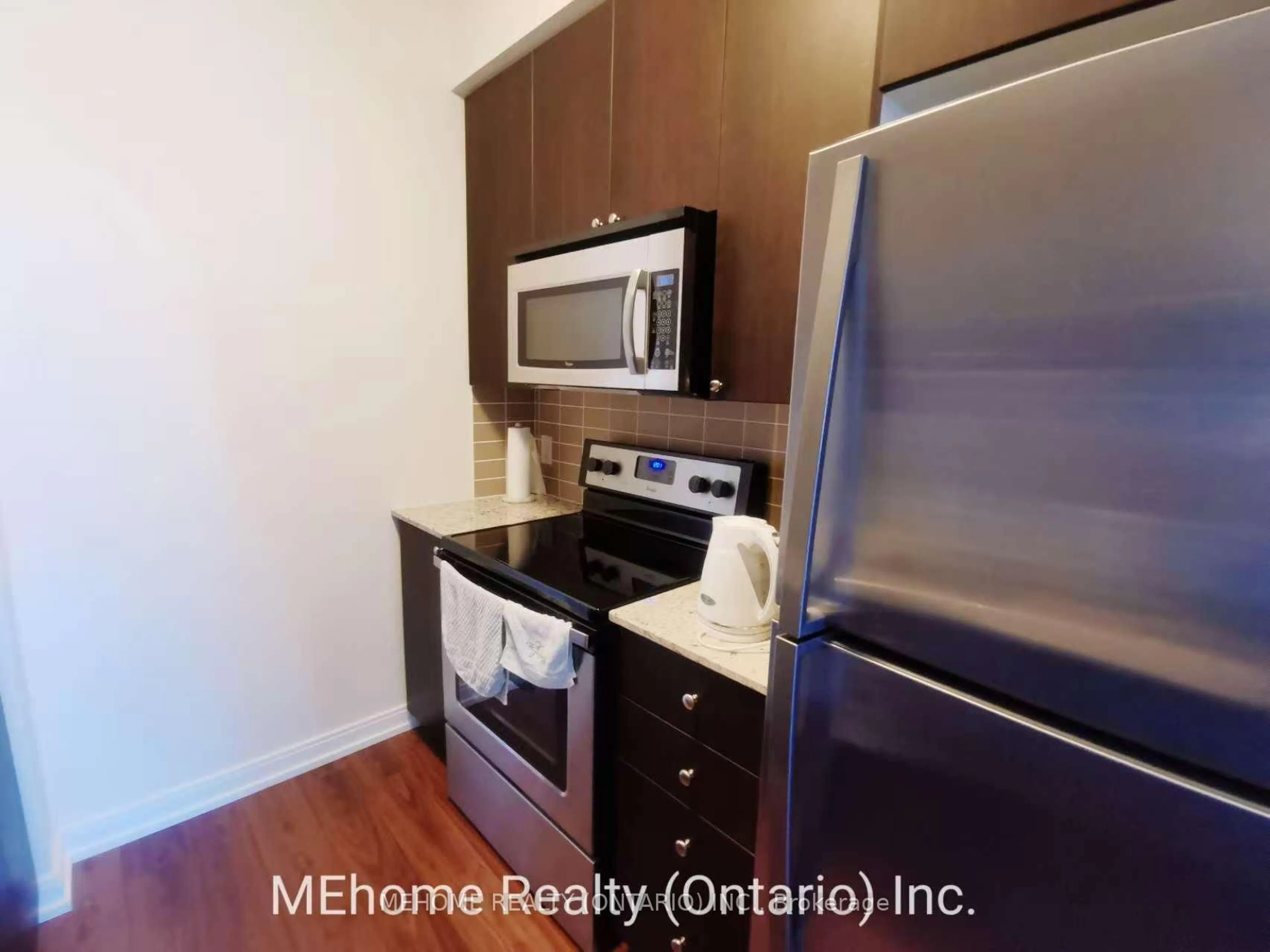 Standard kitchen, wood/laminate floor for 151 Village Green Sq #2207, Toronto Ontario M1S 0K5