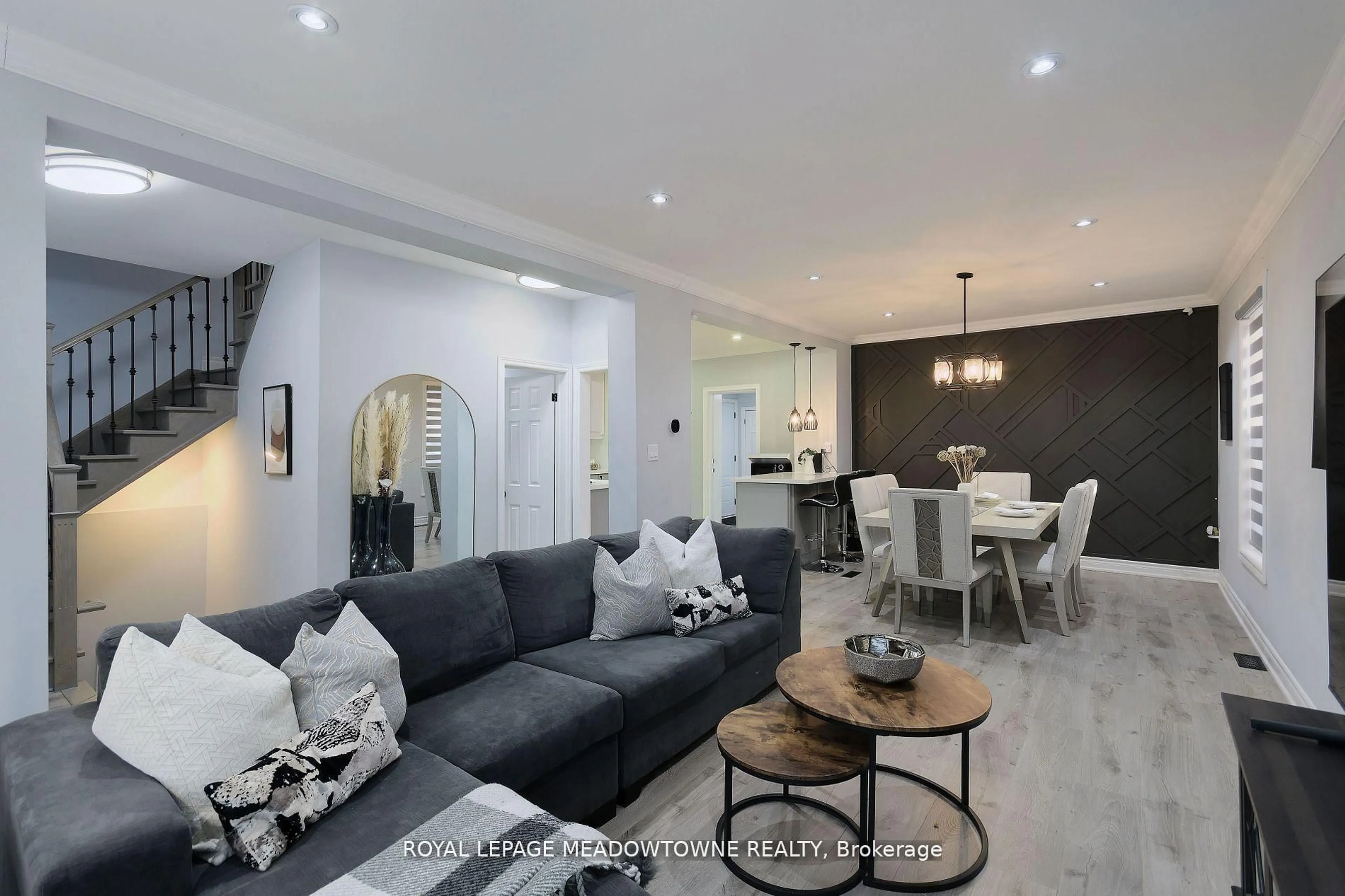 Living room with furniture, unknown for 260 Athol St, Oshawa Ontario L1H 1K3