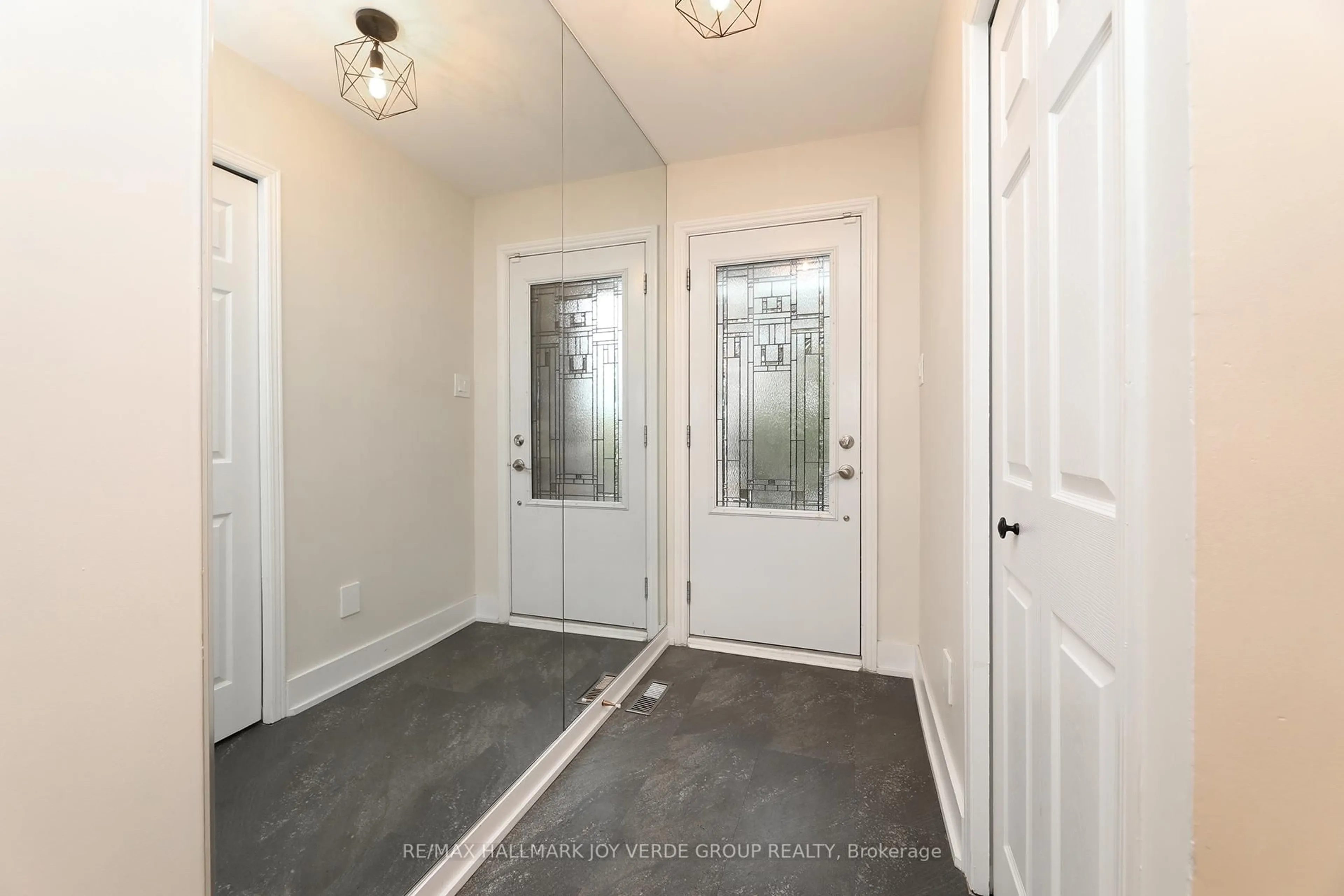 Indoor entryway for 2 Torbrick Rd, Toronto Ontario M4J 5A5