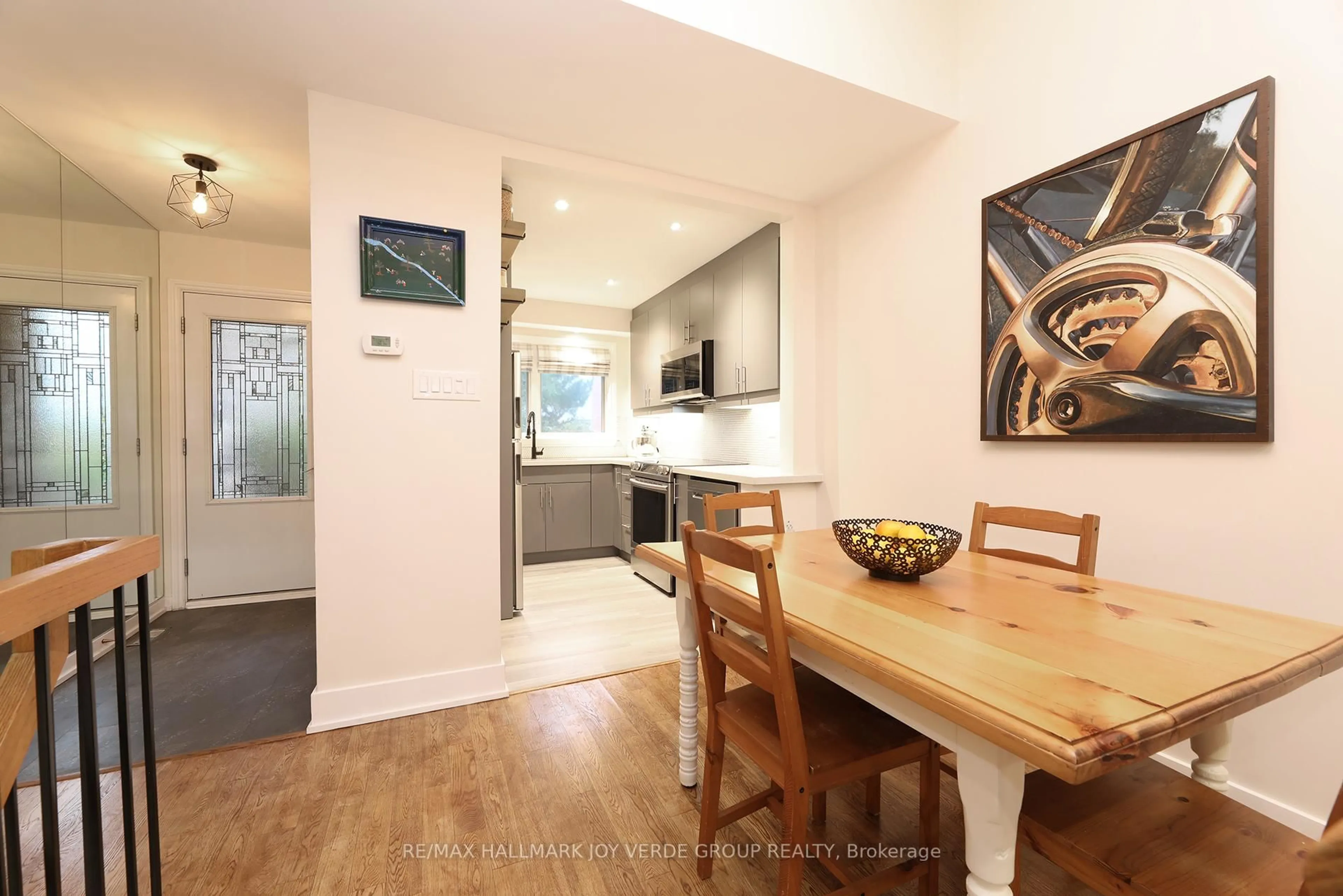 Unknown for 2 Torbrick Rd, Toronto Ontario M4J 5A5