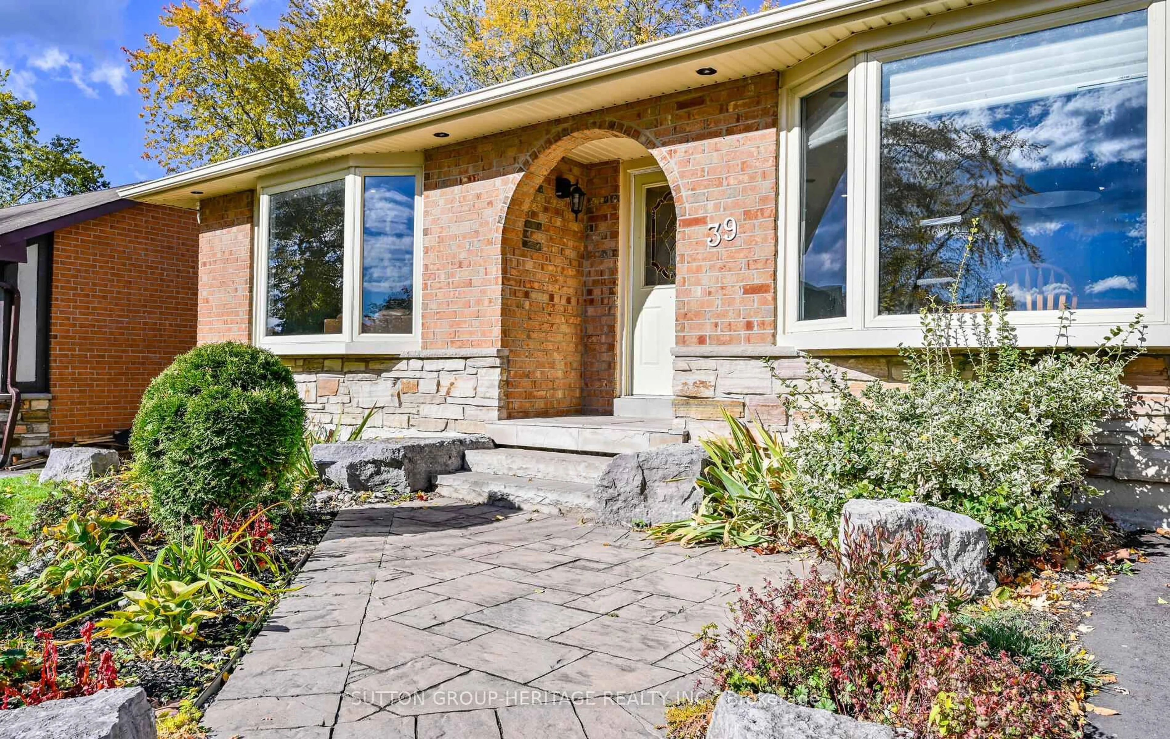 Home with brick exterior material, street for 39 Anstead Cres, Ajax Ontario L1S 3X4