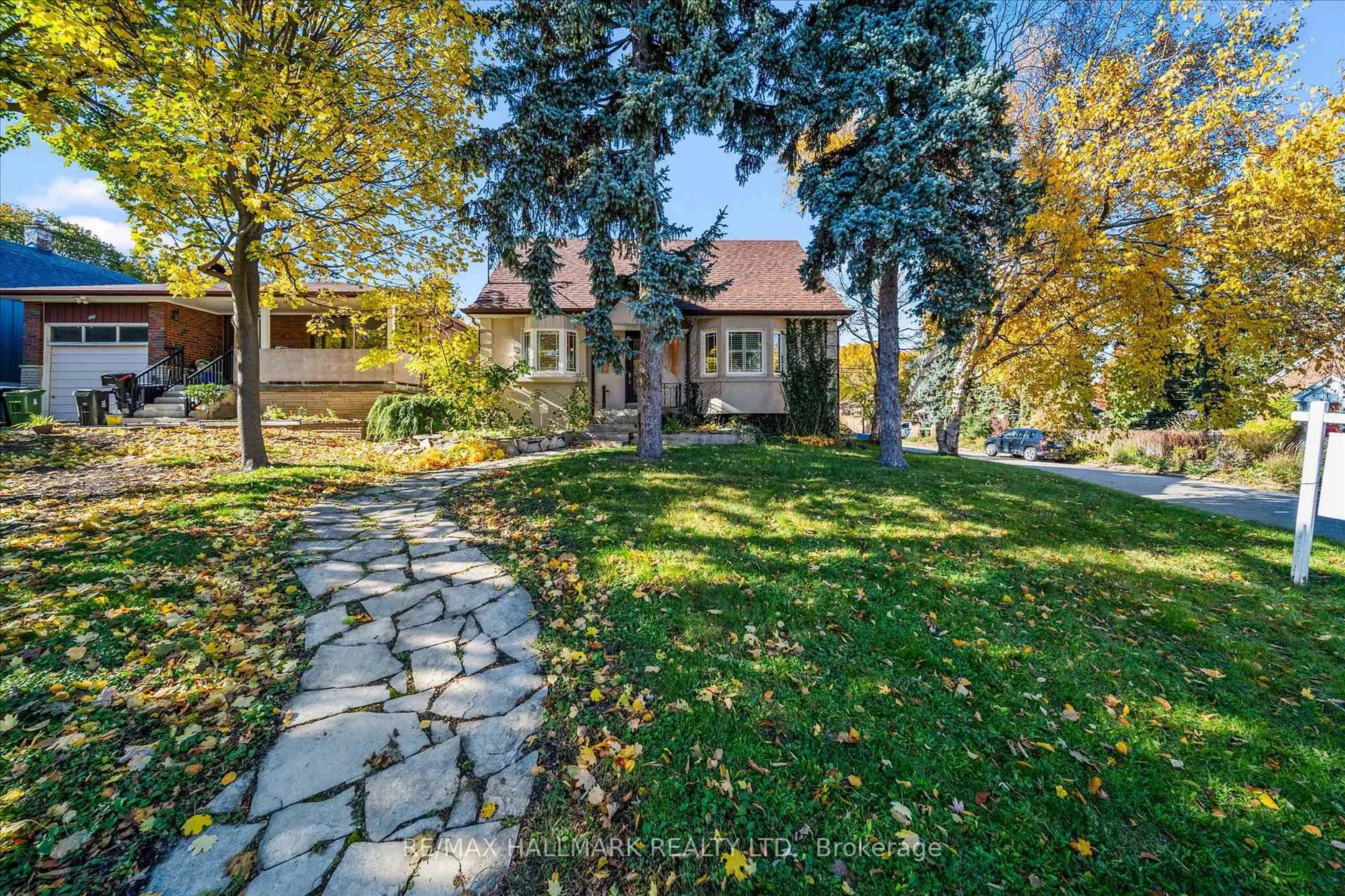 A pic from outside/outdoor area/front of a property/back of a property/a pic from drone, street for 128 Harewood Ave, Toronto Ontario M1M 2R5