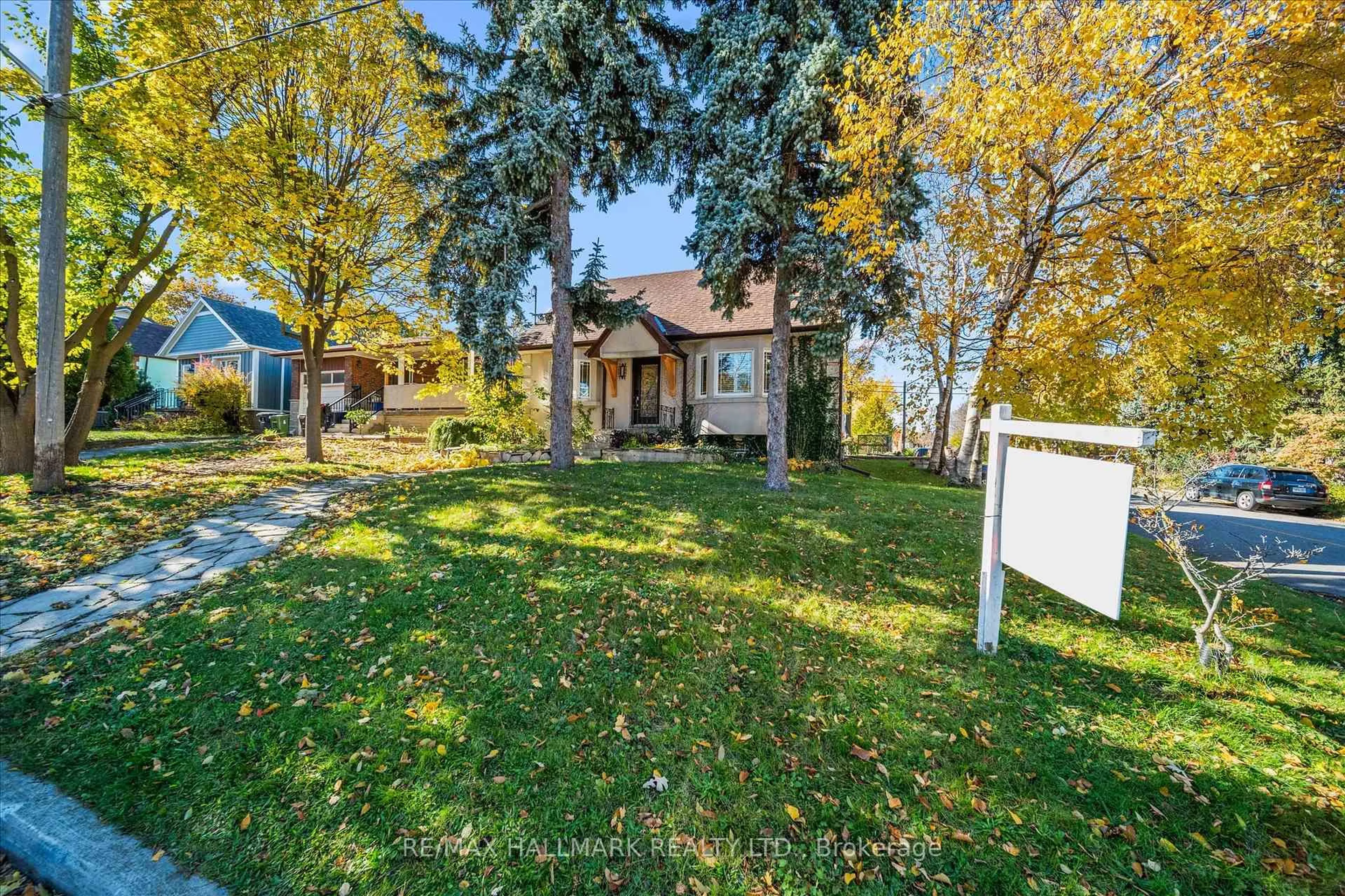 A pic from outside/outdoor area/front of a property/back of a property/a pic from drone, street for 128 Harewood Ave, Toronto Ontario M1M 2R5