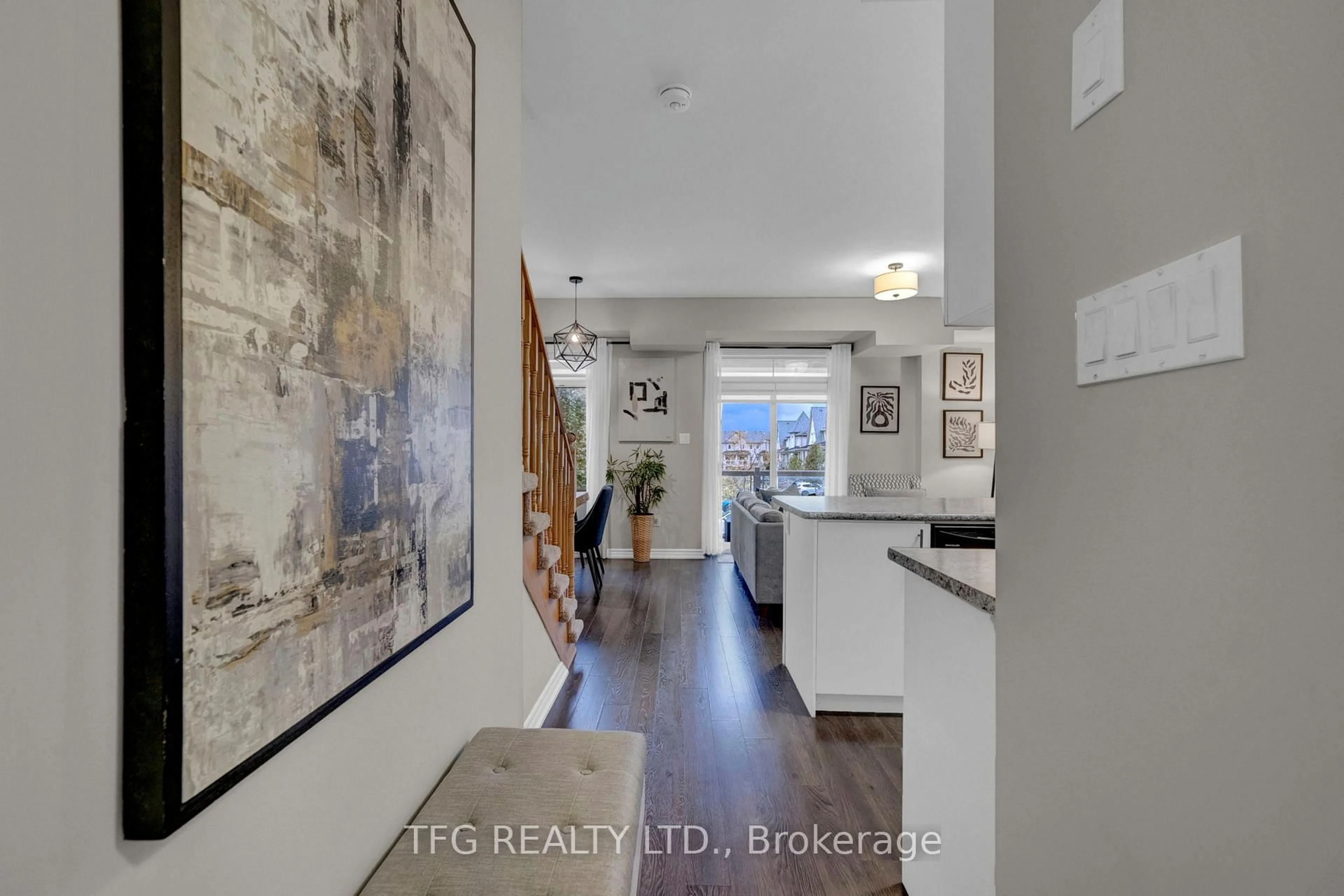 Indoor entryway for 1730 Grenwich Glen #249, Pickering Ontario L1X 0E4