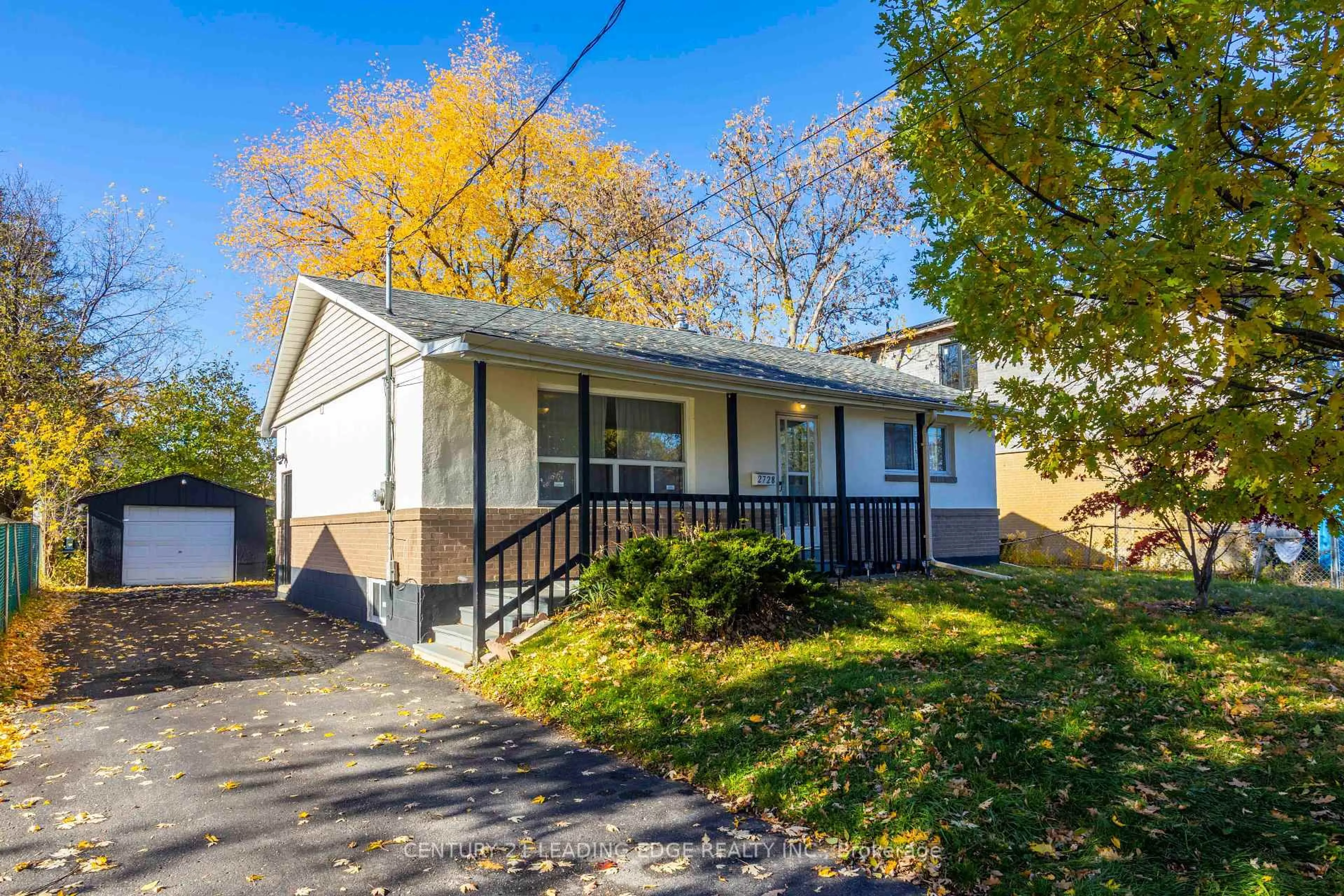 Home with vinyl exterior material, street for 2728 Kennedy Rd, Toronto Ontario M1T 3H9