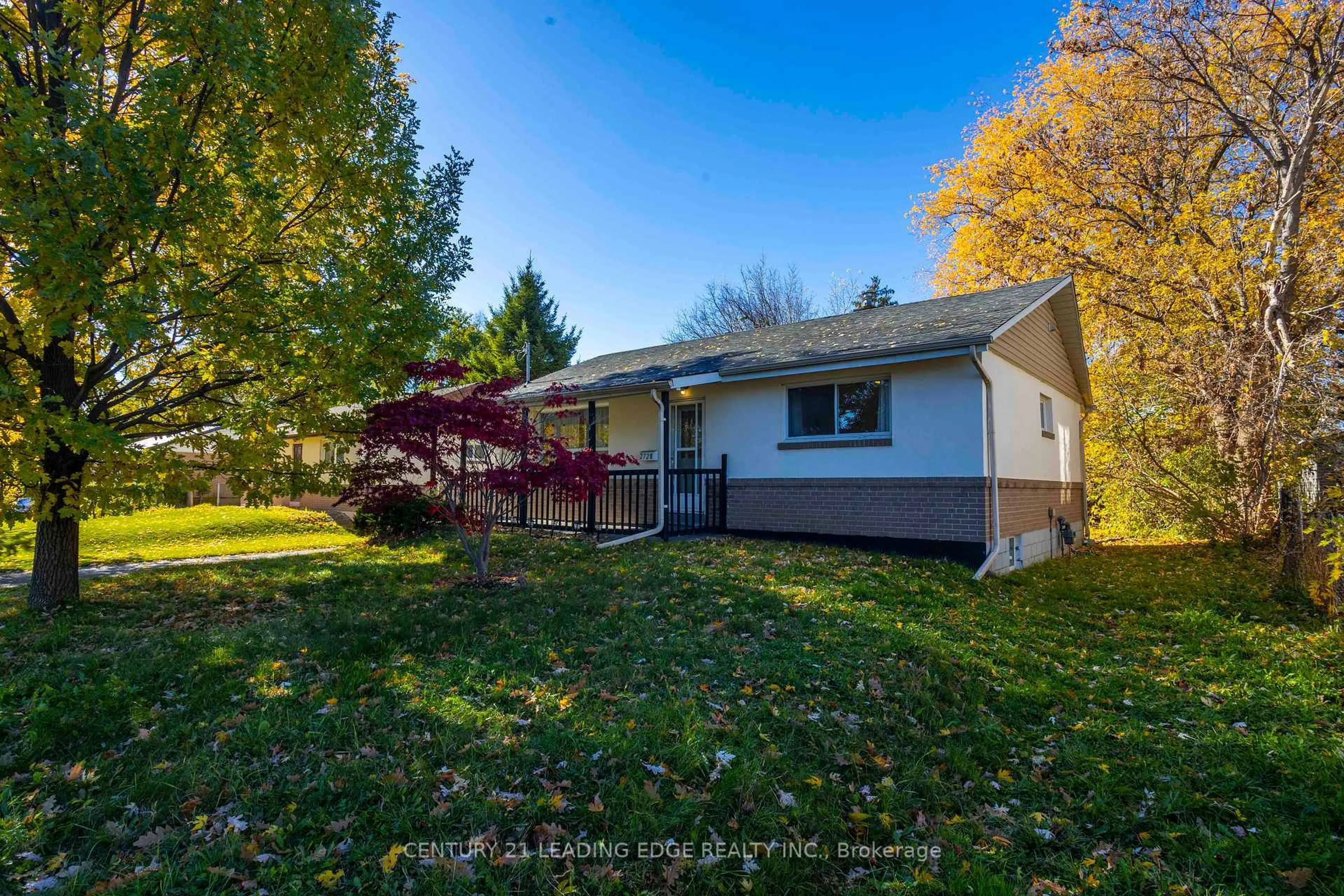 A pic from outside/outdoor area/front of a property/back of a property/a pic from drone, unknown for 2728 Kennedy Rd, Toronto Ontario M1T 3H9