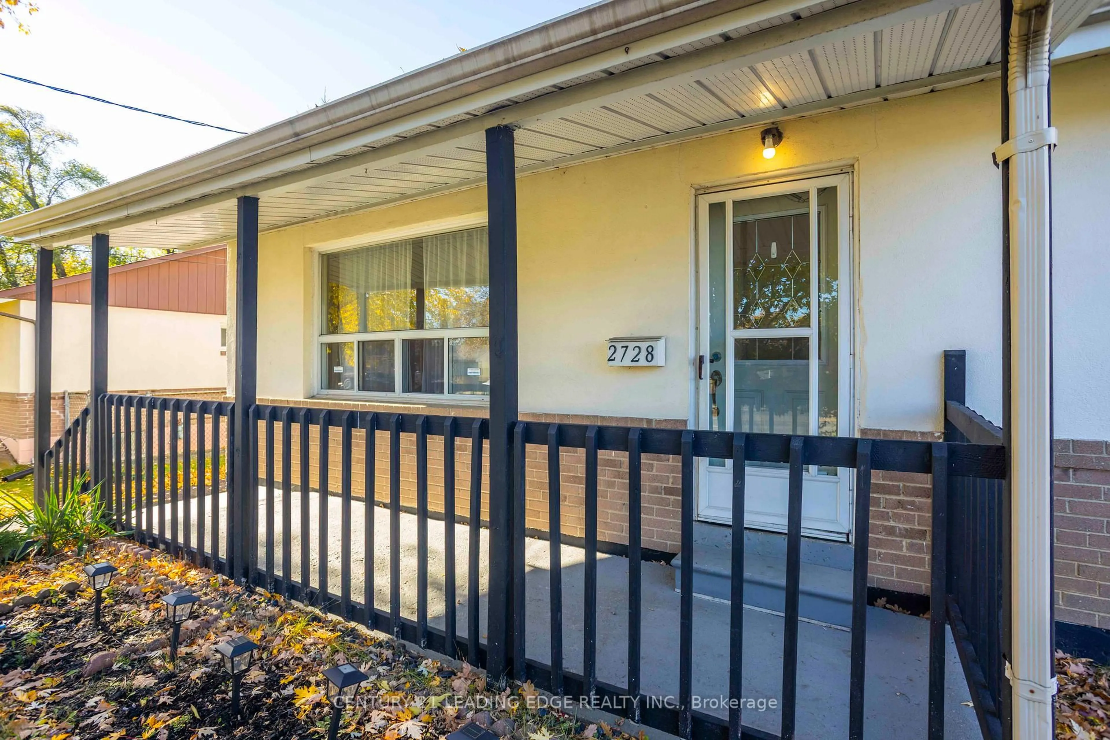 Home with vinyl exterior material, street for 2728 Kennedy Rd, Toronto Ontario M1T 3H9